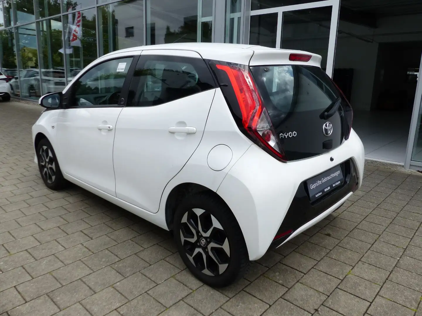 Toyota Aygo 1.0 x-play Team D Klima Kamera CarPlay Alu Blanc - 2