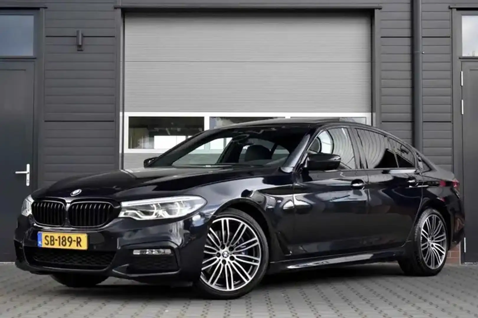 BMW 530 530i+ High EX + M Sport Zwart - 1