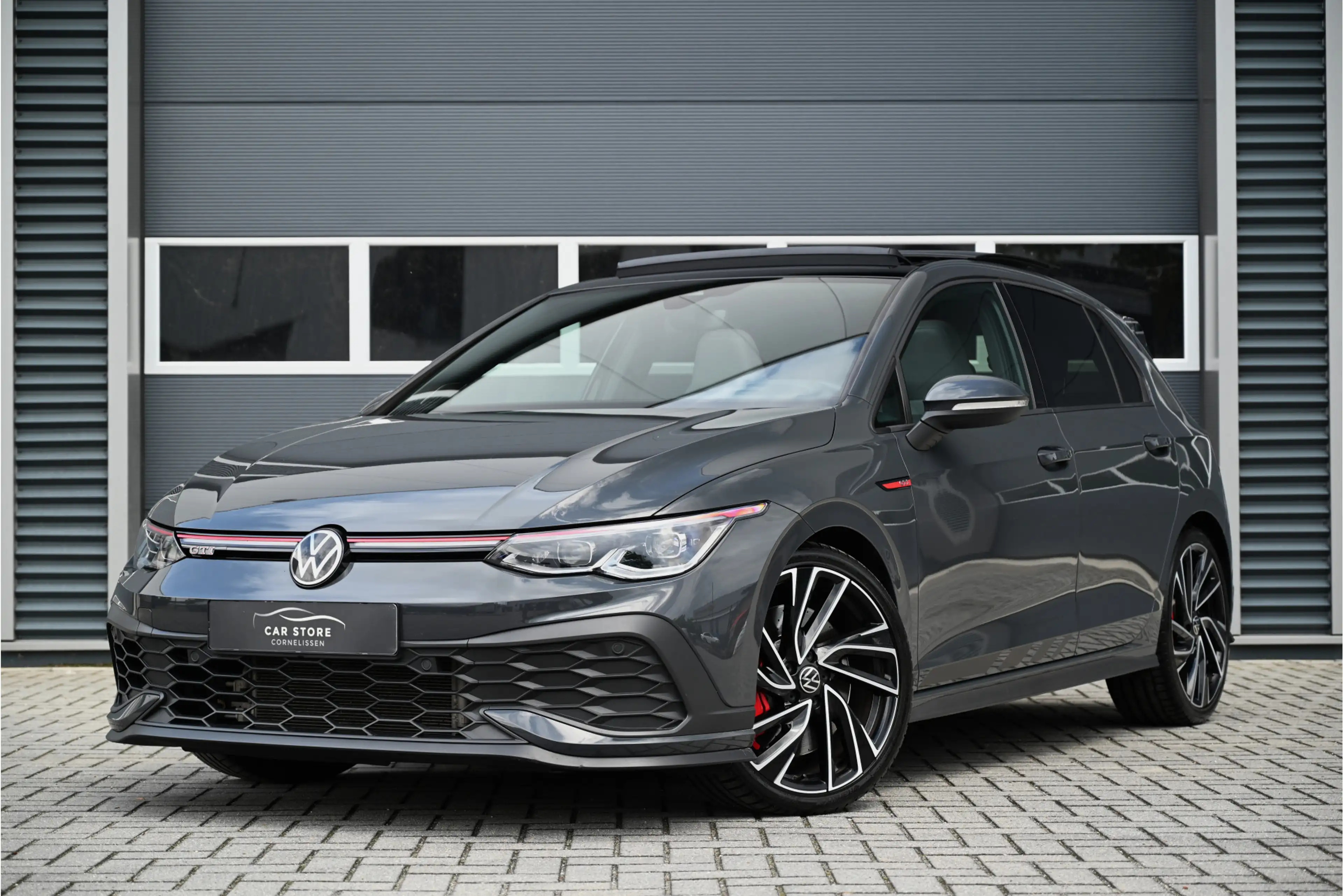Volkswagen Golf GTI 2.0 TSI CLUBSPORT 300 PK / PANO / IQ LIGHTS / DCC