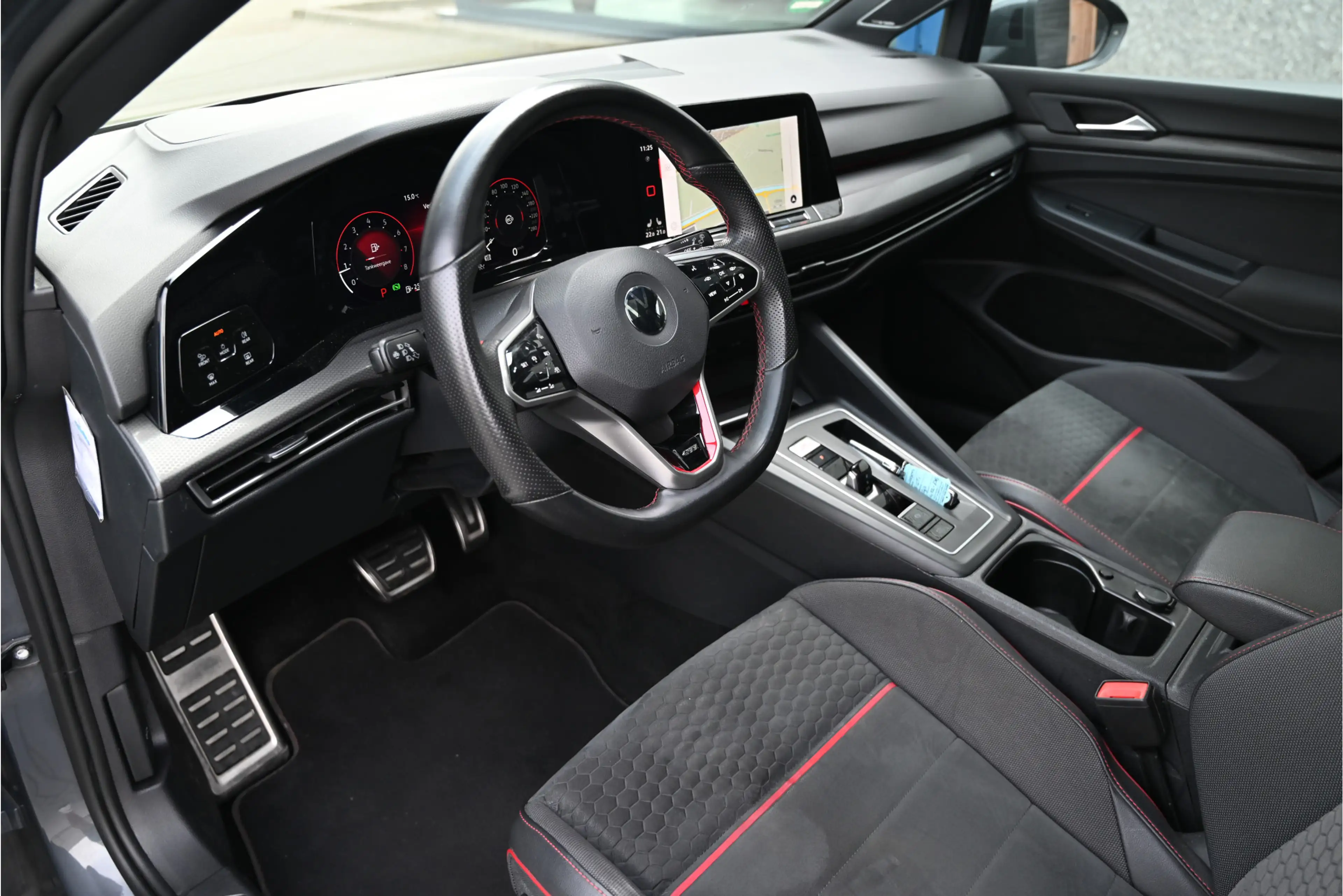 Volkswagen Golf GTI 2.0 TSI CLUBSPORT 300 PK / PANO / IQ LIGHTS / DCC — photo 12