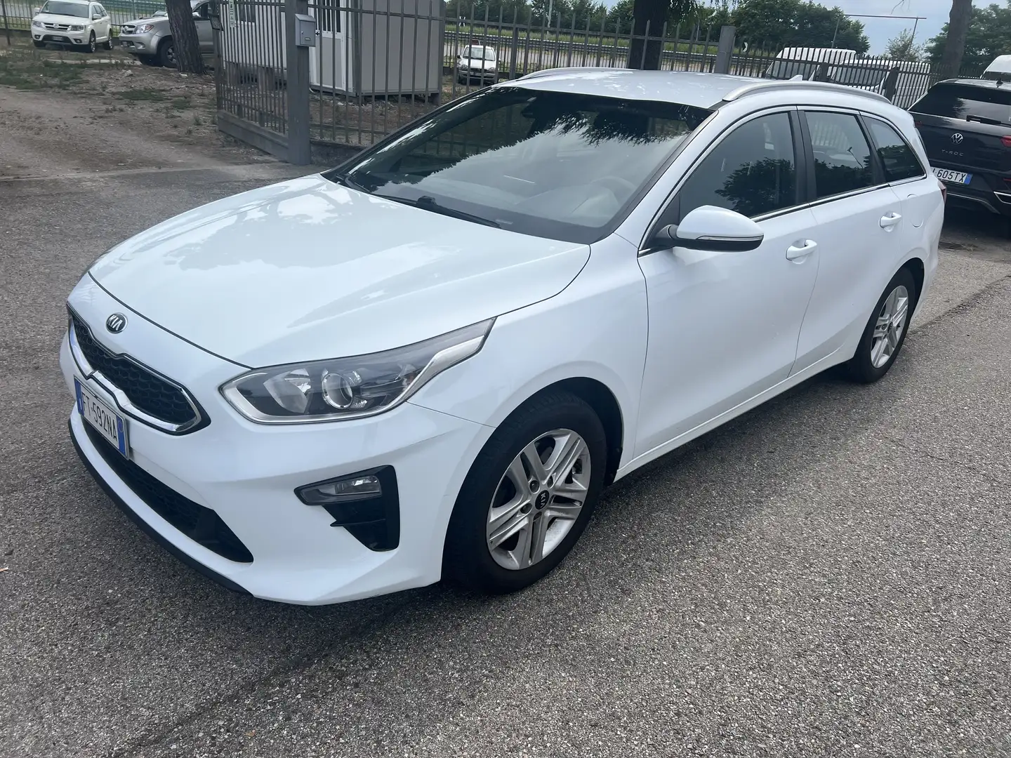 Kia Ceed / cee'd SW 1.6 crdi Cool 115cv auto Bianco - 2