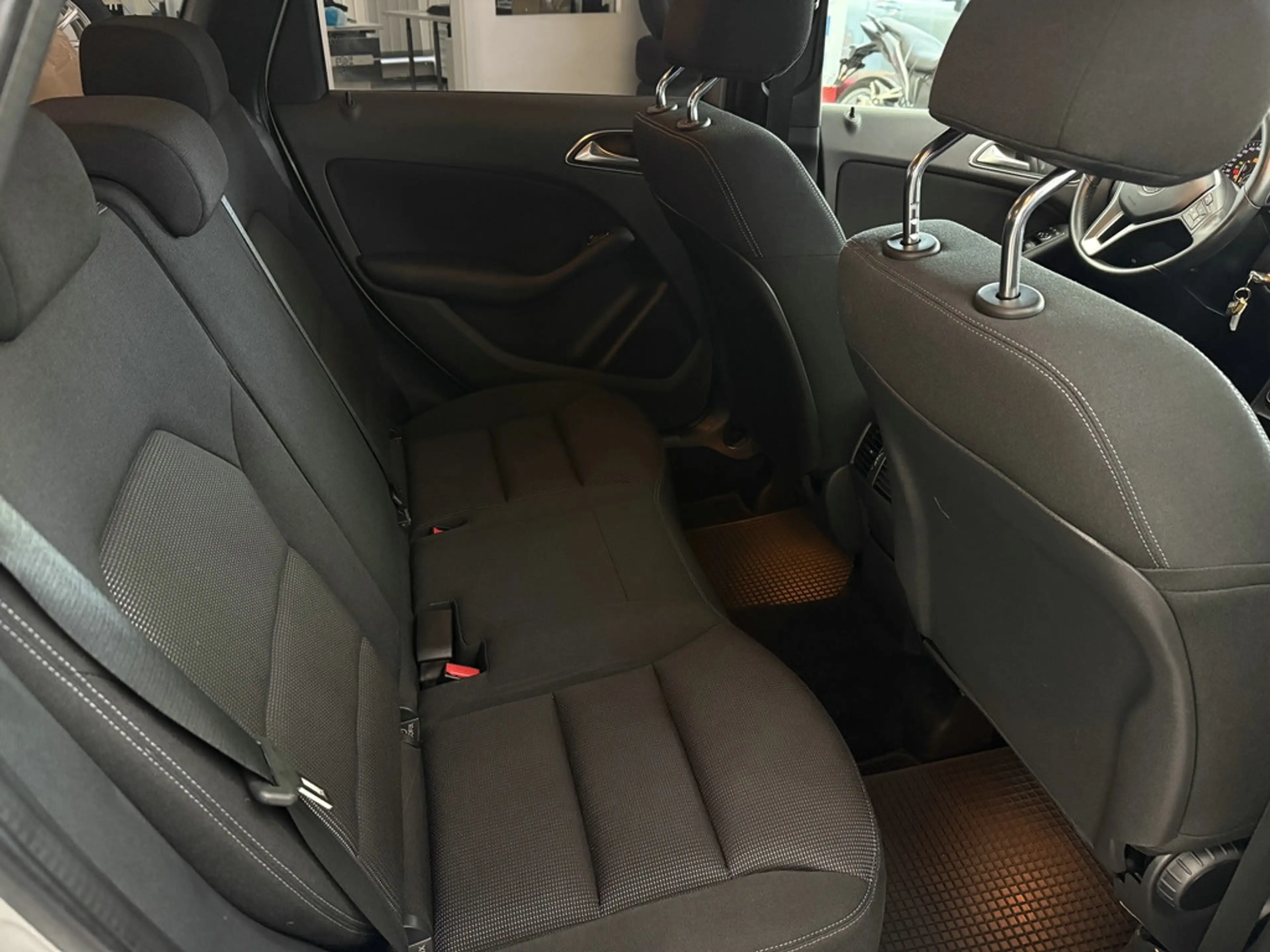 Mercedes-Benz B 200 CGI, Navi, 7G-Tronic, Klimaautom., Sitzh. — photo 12