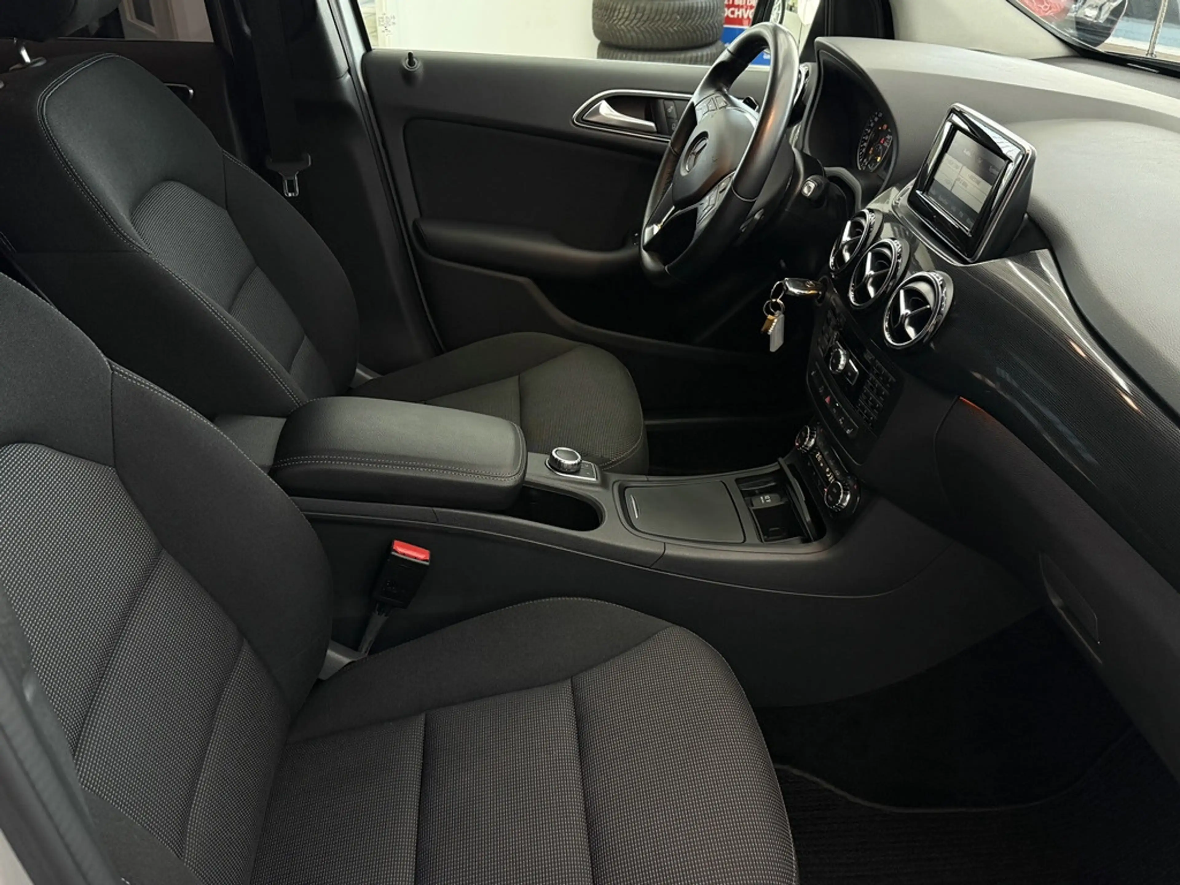Mercedes-Benz B 200 CGI, Navi, 7G-Tronic, Klimaautom., Sitzh. — photo 13