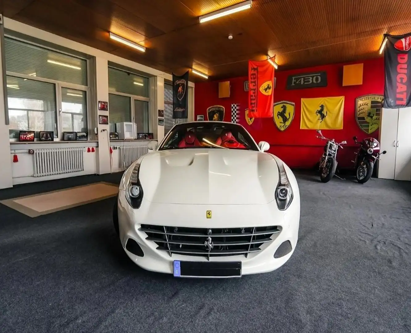 Ferrari California California//3,9-Liter-V8-Biturbo-Motor/// Fehér - 1