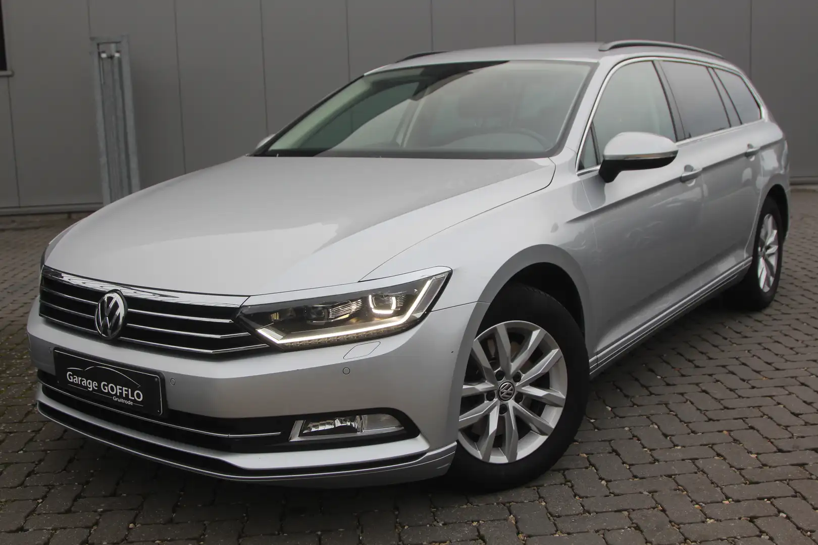 Volkswagen Passat Variant 1.6 TDI DSG - 104.716KM - 2018 Gris - 1