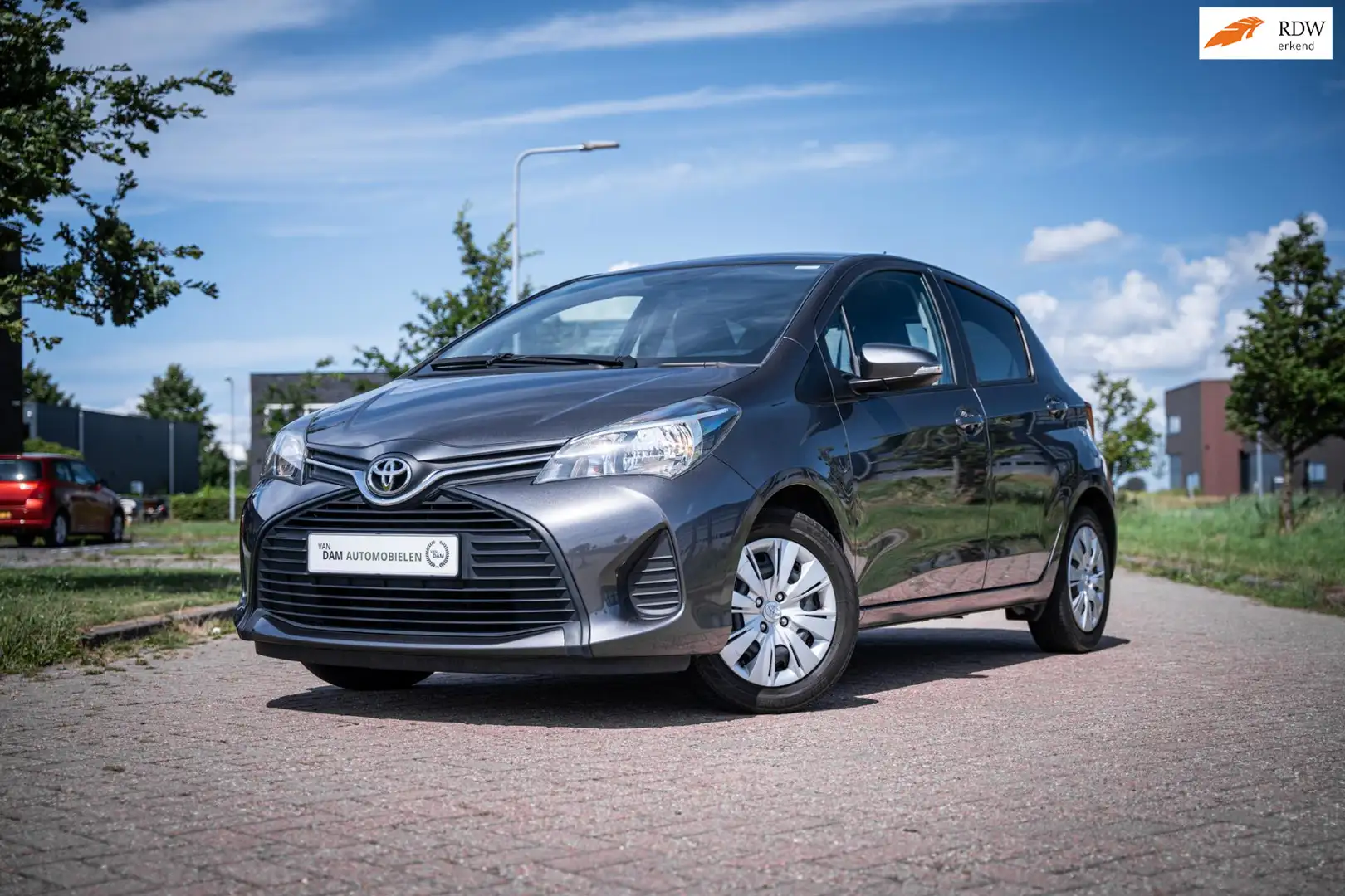 Toyota Yaris 1.0 VVT-i Gris - 1