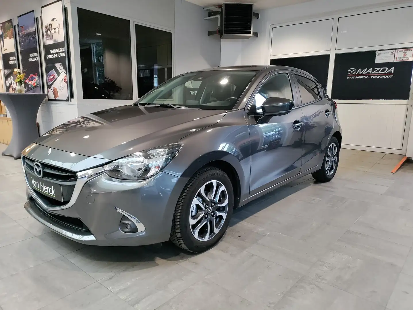 Mazda 2 1.5 SKYACTIV-G Hakoné Gris - 1