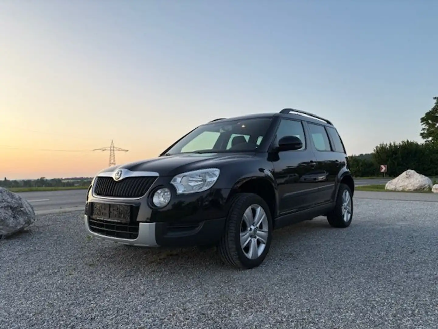 Skoda Yeti Twenty Ambition 2,0 TDI CR DPF Schwarz - 1