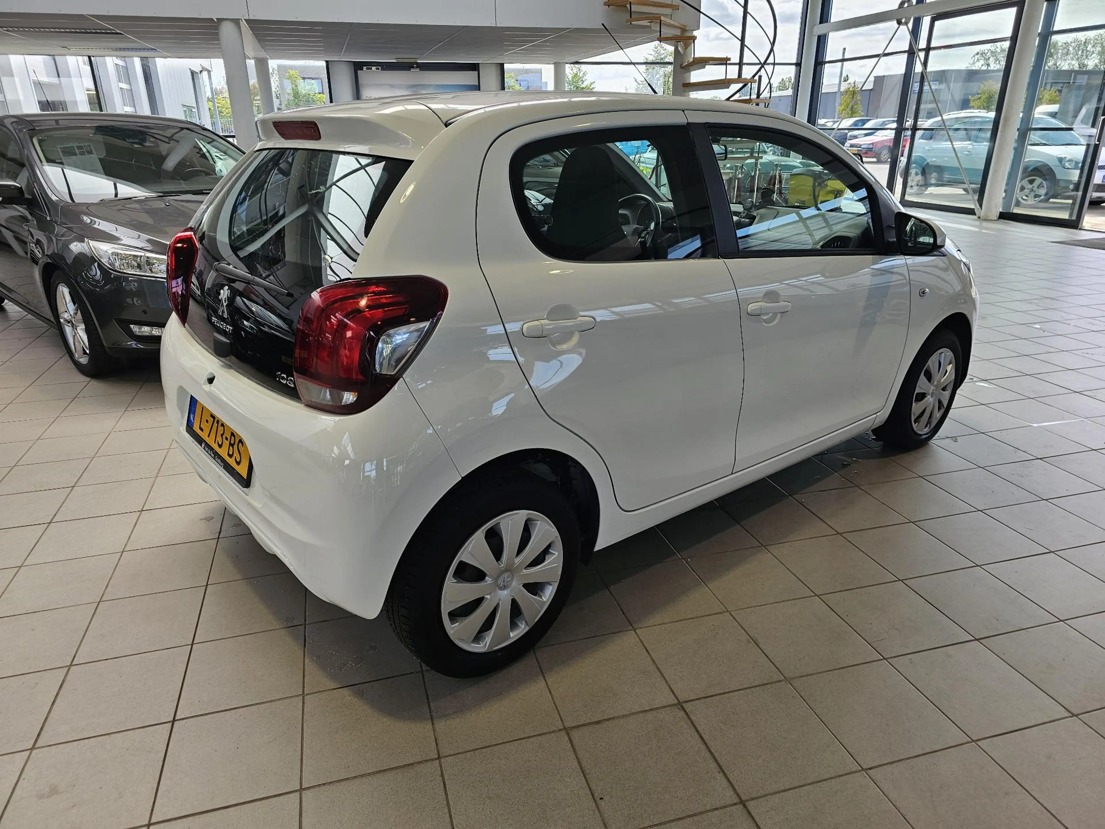 Peugeot 108 1.0 e-VTi Active — photo 3