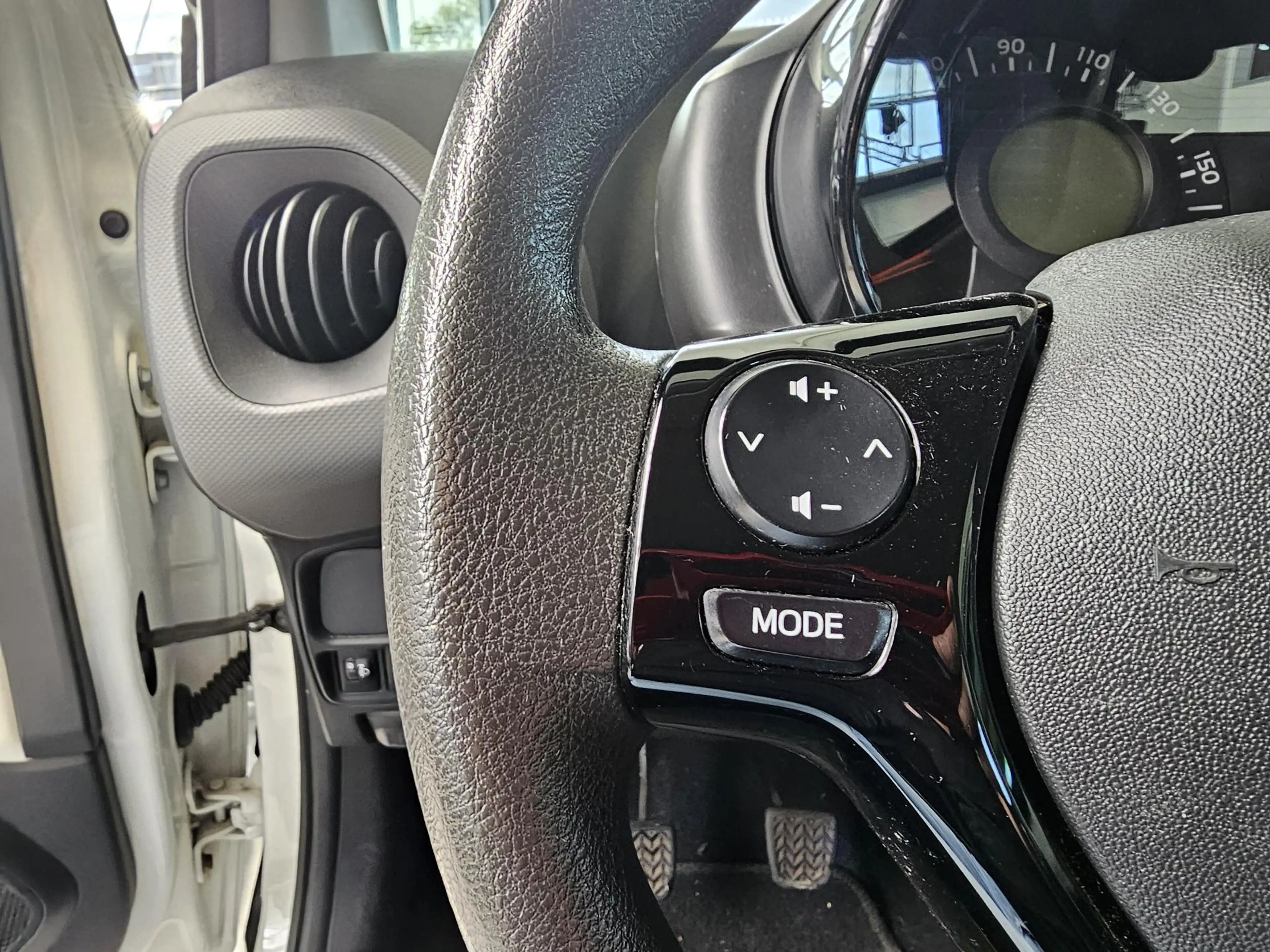 Peugeot 108 1.0 e-VTi Active — photo 14