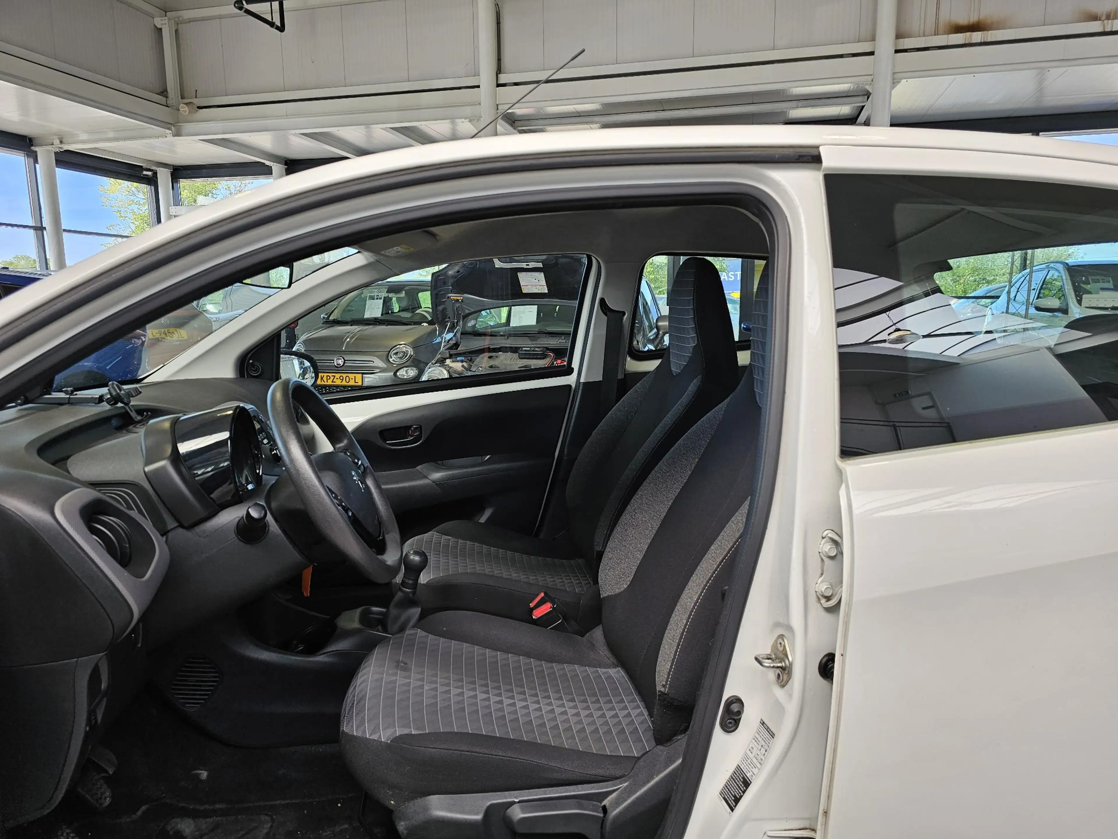 Peugeot 108 1.0 e-VTi Active — photo 11