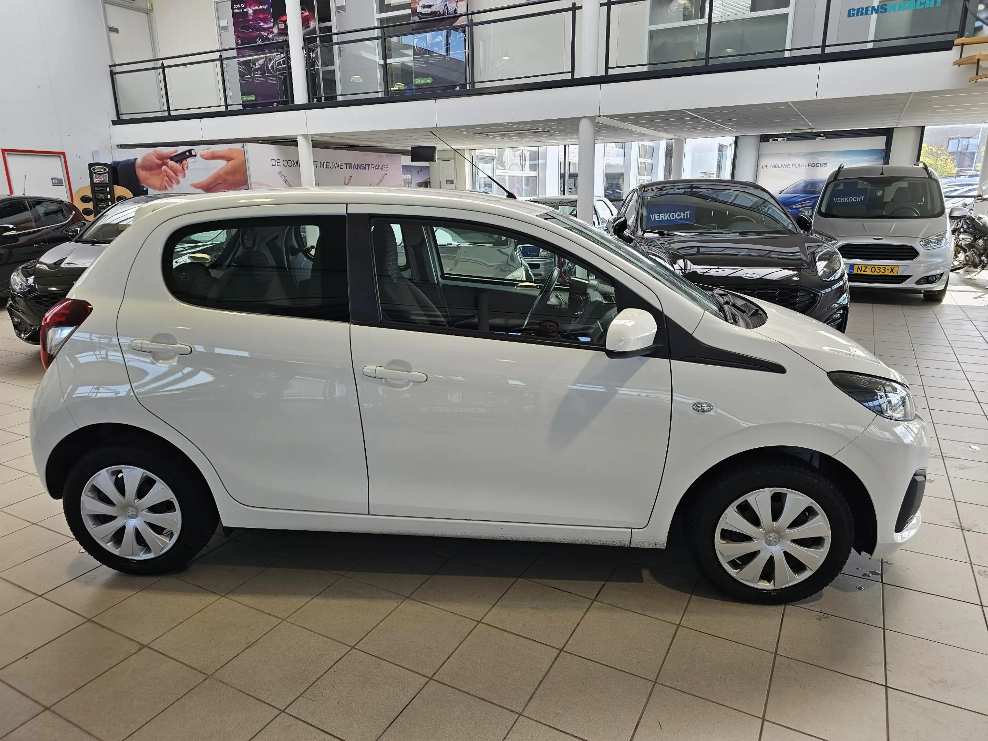 Peugeot 108 1.0 e-VTi Active — photo 2