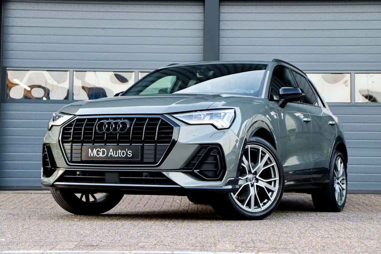 Audi Q3 35 TFSI S-Line Black Pakket /LED/SFEERVERL./ACC/PD Gris - 1