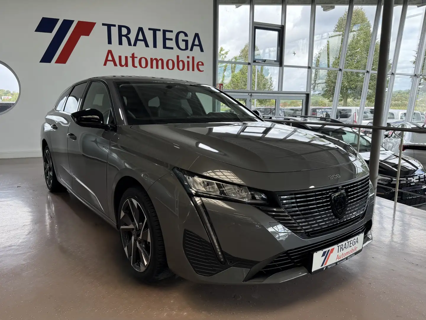 Peugeot 308 SW Hybrid 145 e-DSC6 Allure ACC TW 360° AHK Grau - 1