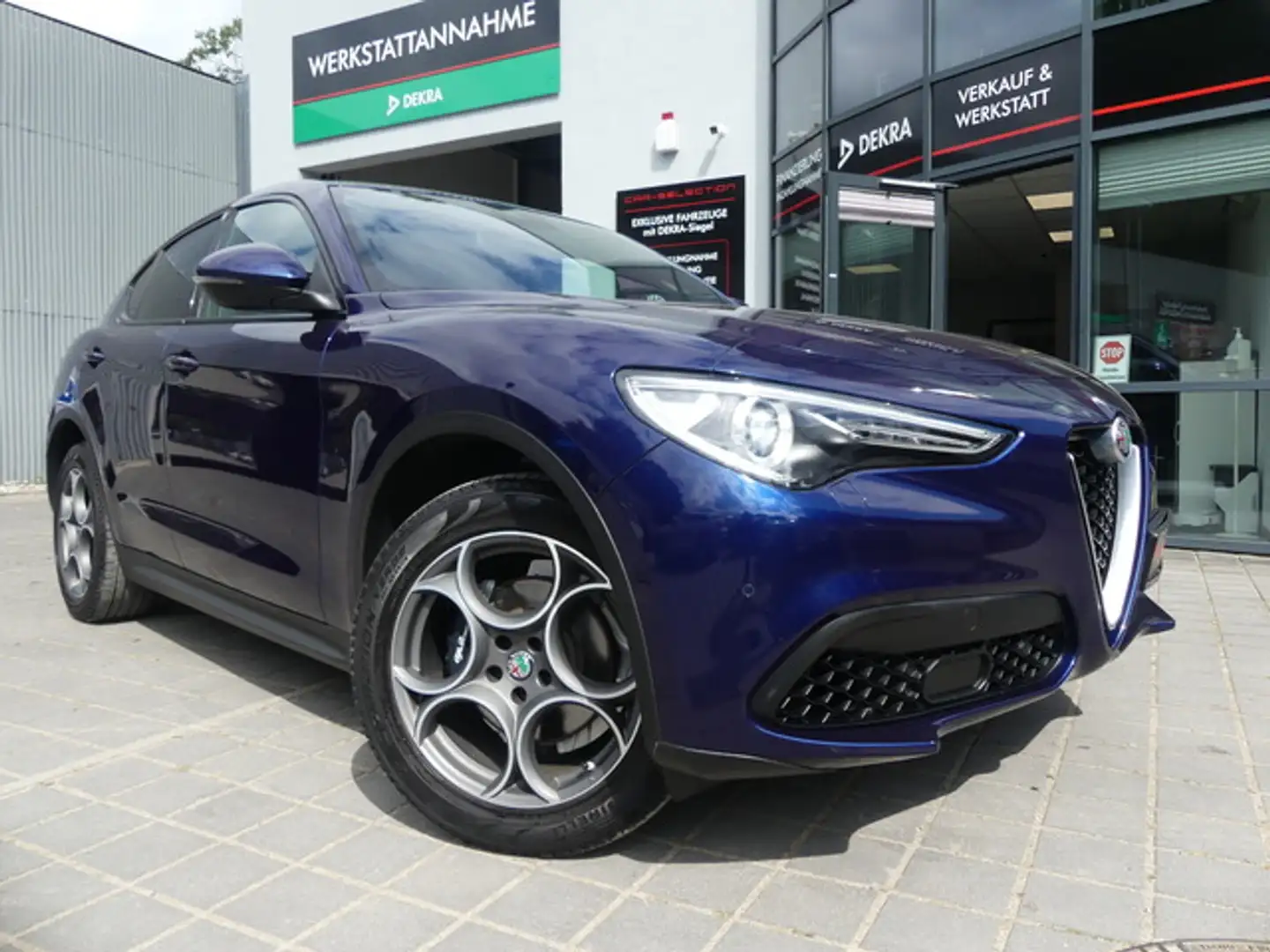Alfa Romeo Stelvio 2.0T Veloce Q4 LEDER/KAM/BI-XENON/19ZOLL Blau - 1