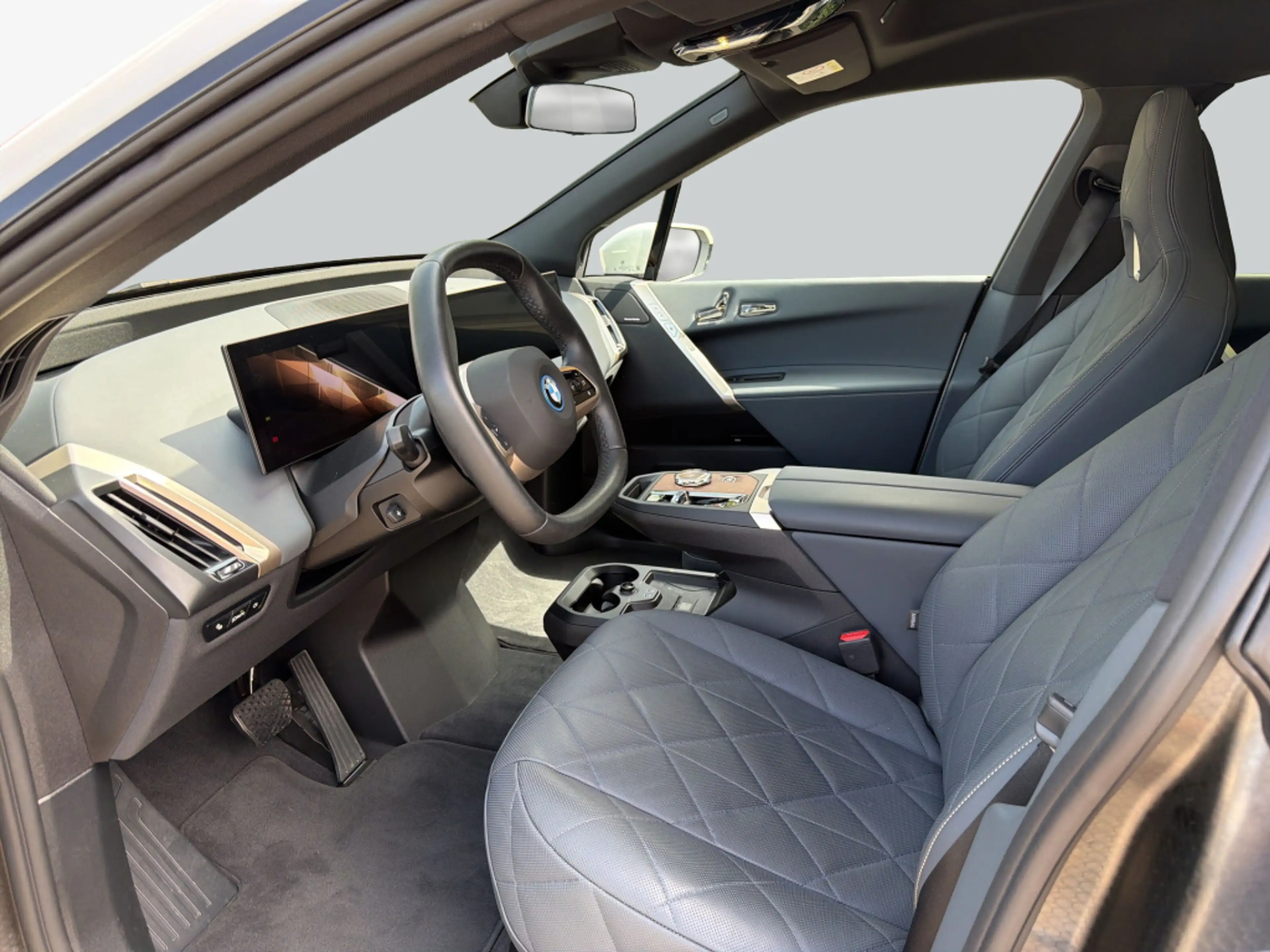 BMW iX xDrive40, AHK, PanoramaGlasdach, SHZ — photo 10