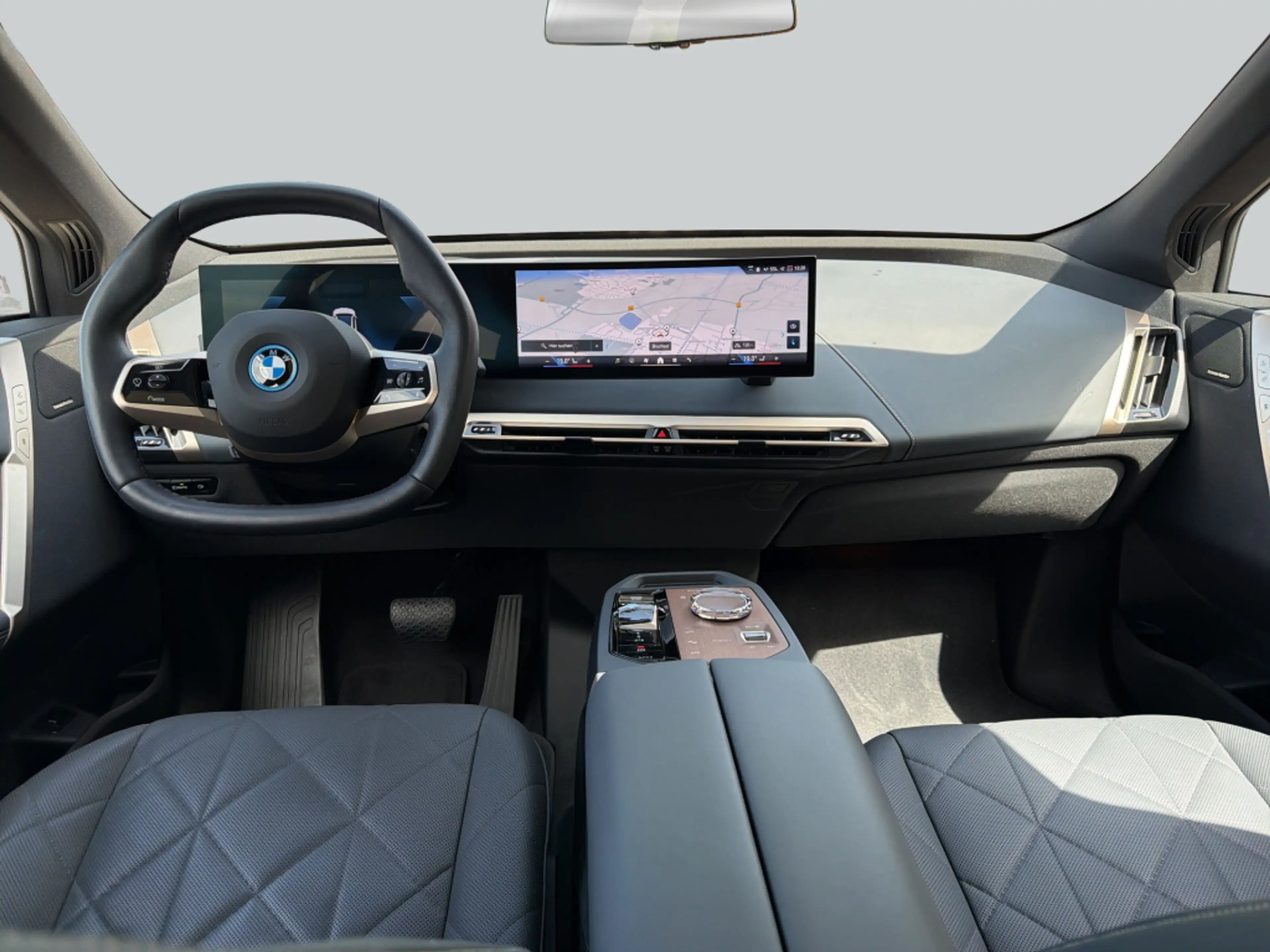 BMW iX xDrive40, AHK, PanoramaGlasdach, SHZ — photo 14