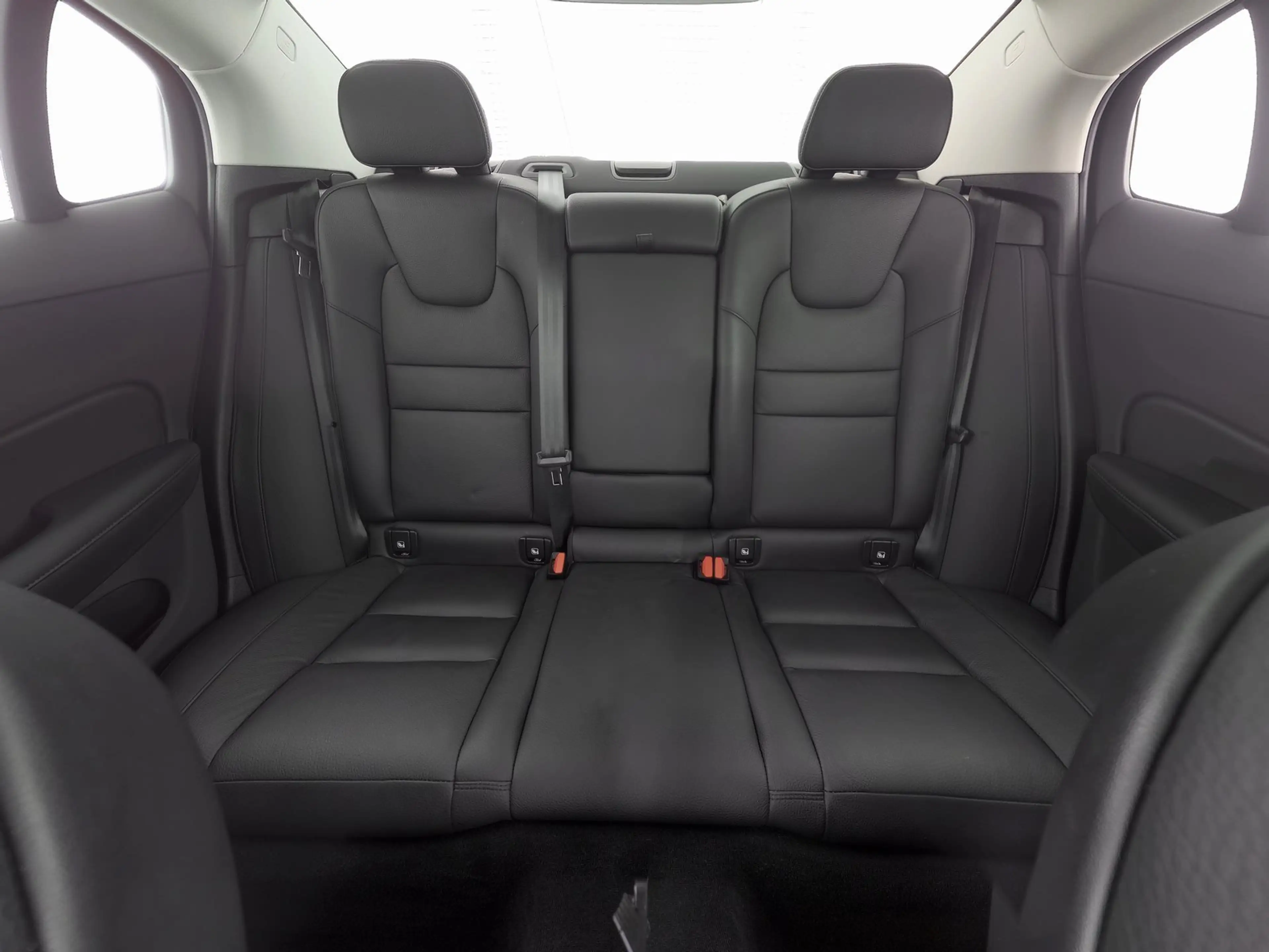 Volvo S60 B5 Benzin AWD Ultimate Dark B&W-SOUND*STHZ — photo 4