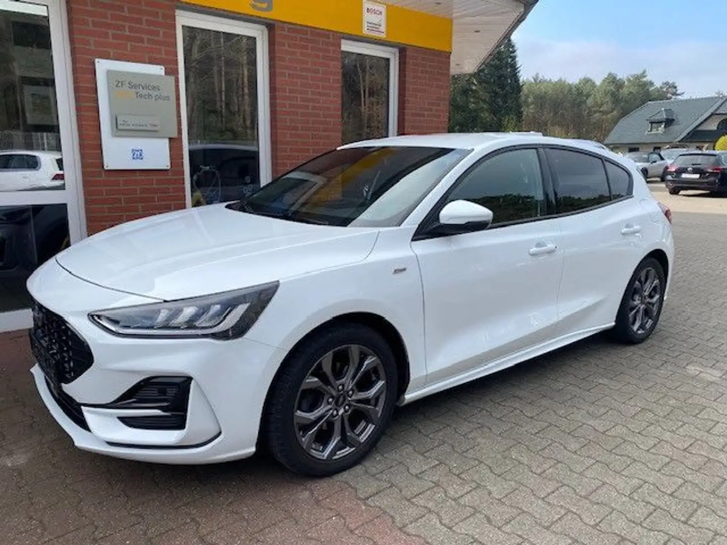 Ford Focus Lim. ST-Line Style Weiß - 2