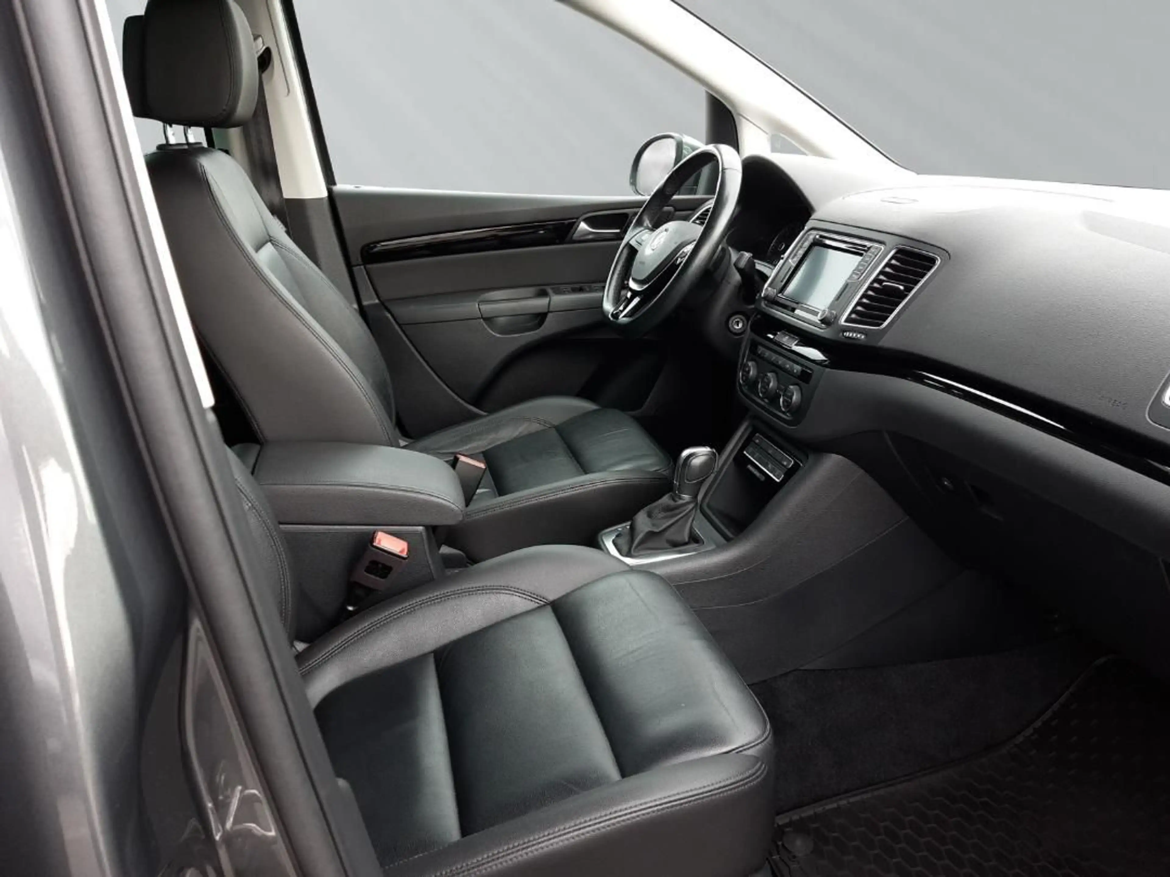 Volkswagen Sharan Highline — photo 4