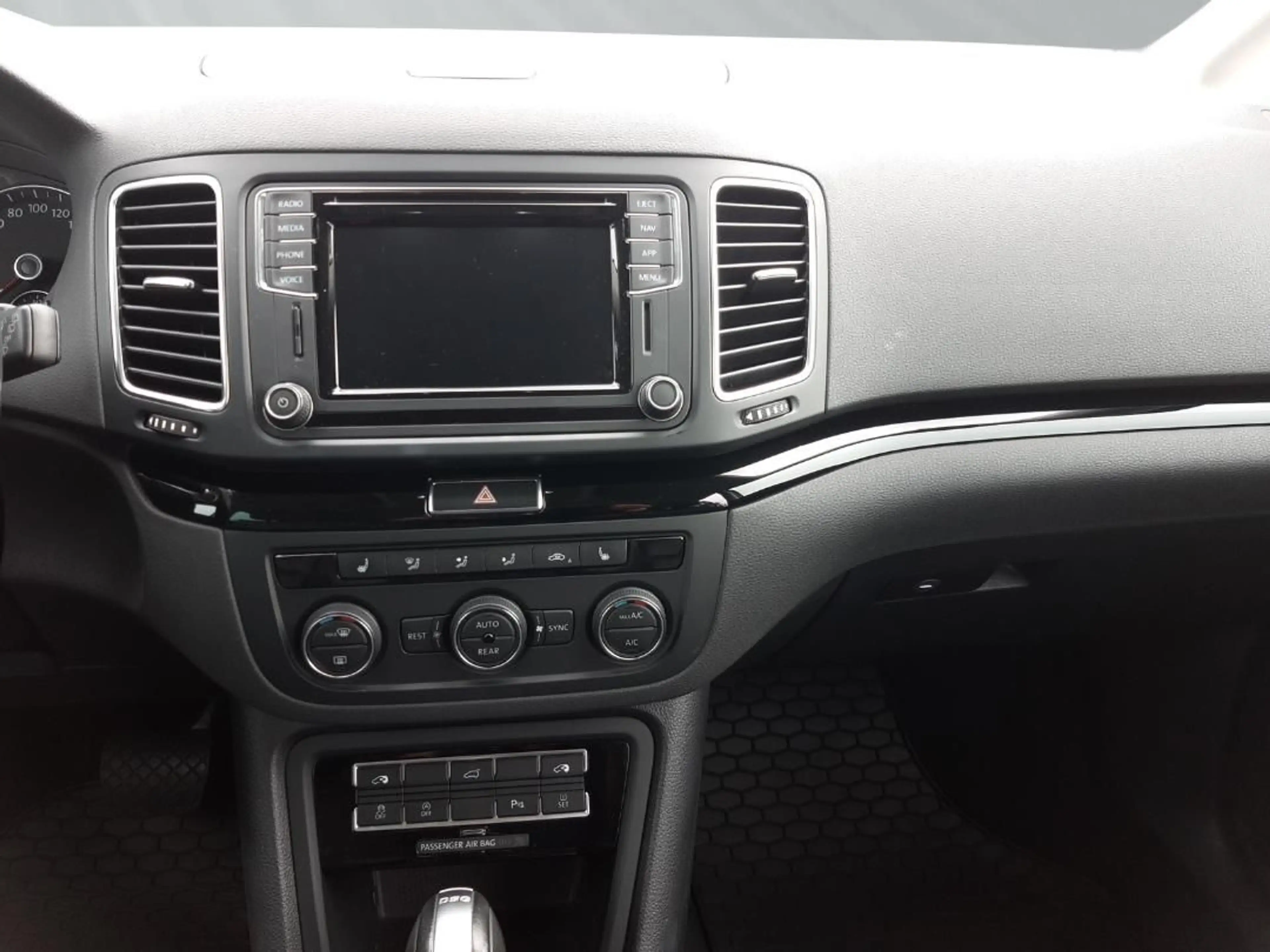 Volkswagen Sharan Highline — photo 9
