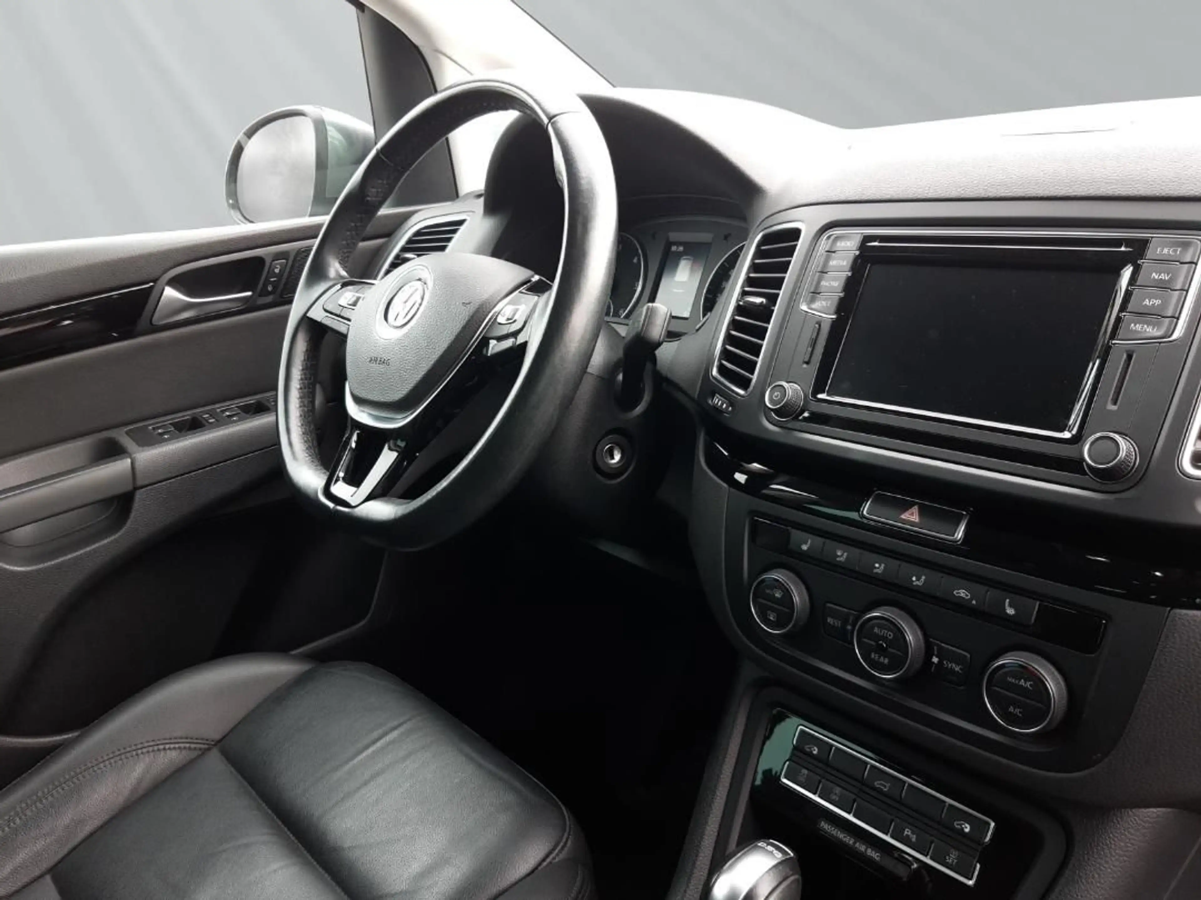 Volkswagen Sharan Highline — photo 7