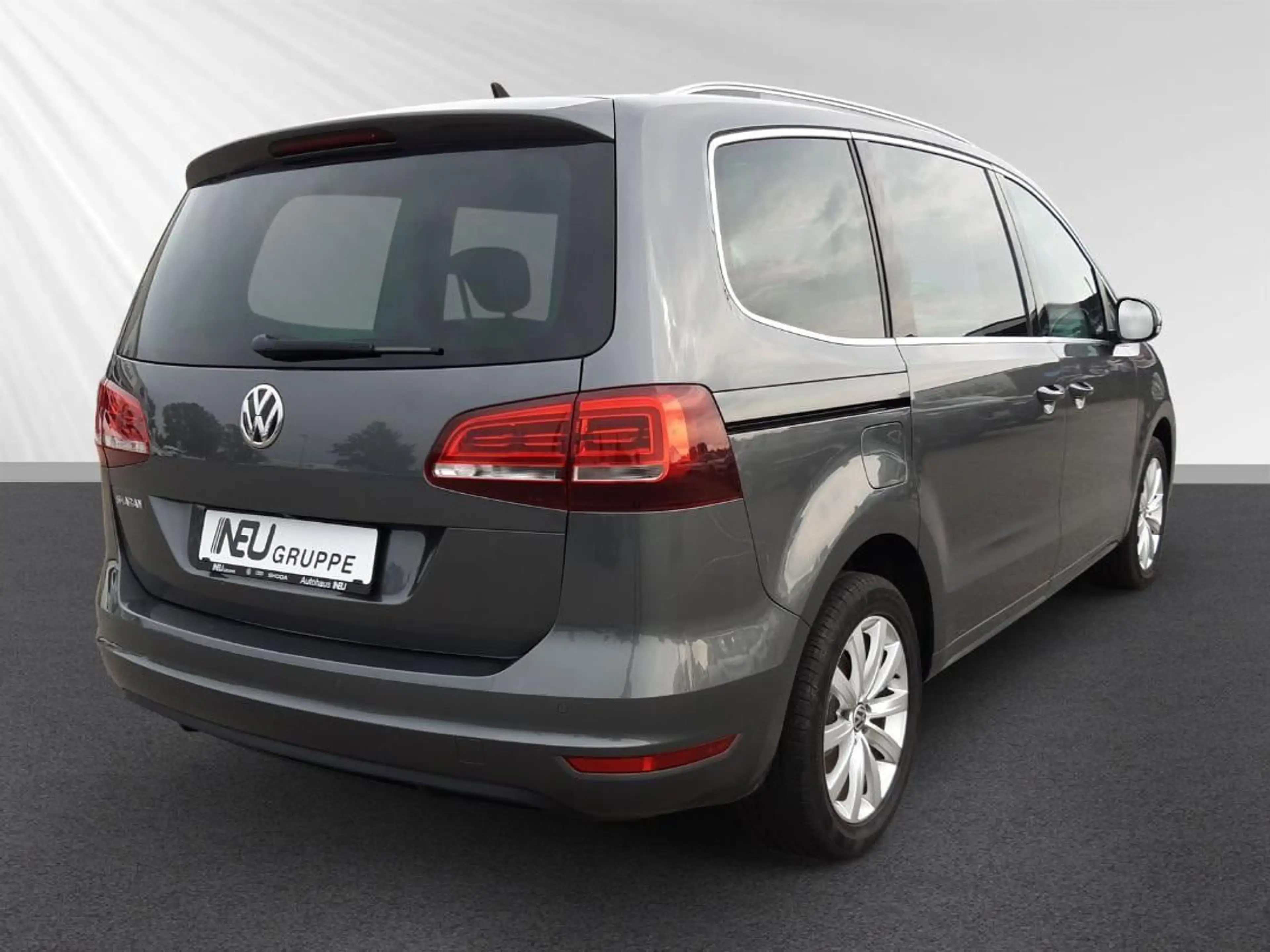 Volkswagen Sharan Highline — photo 2