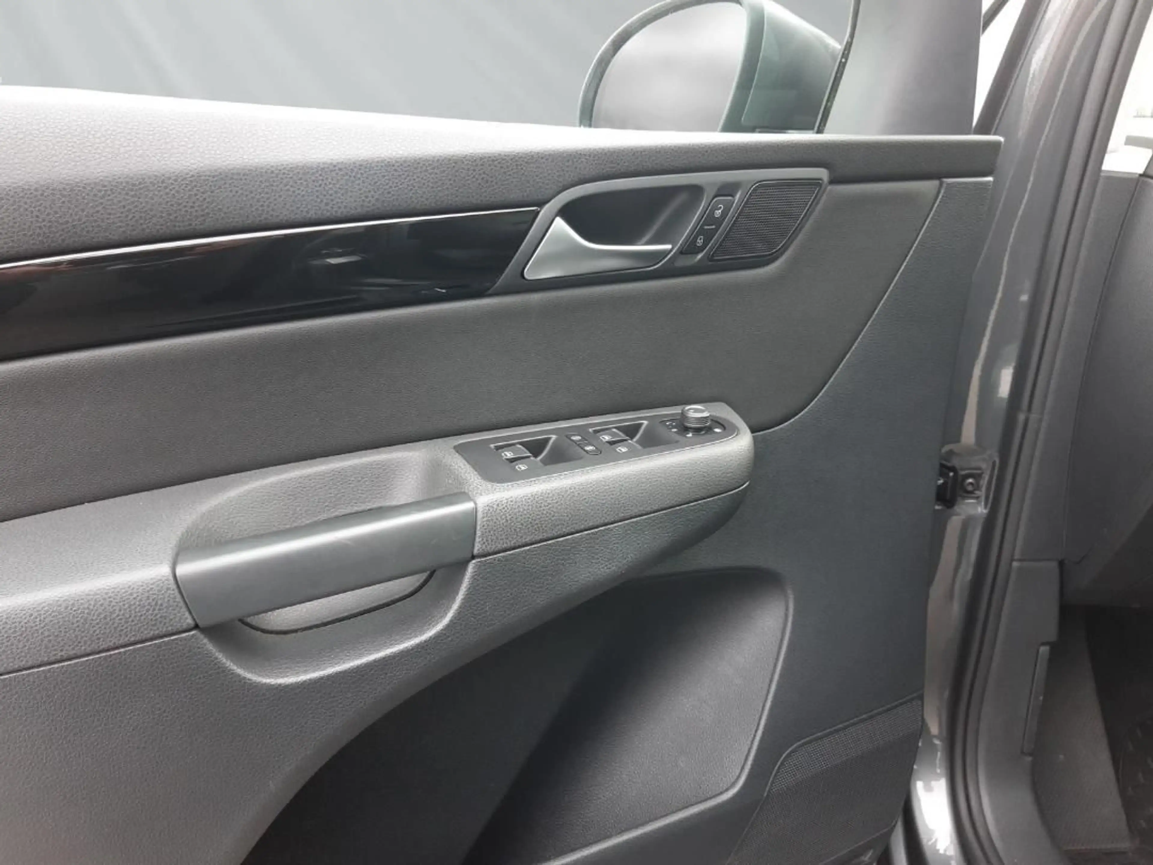 Volkswagen Sharan Highline — photo 10