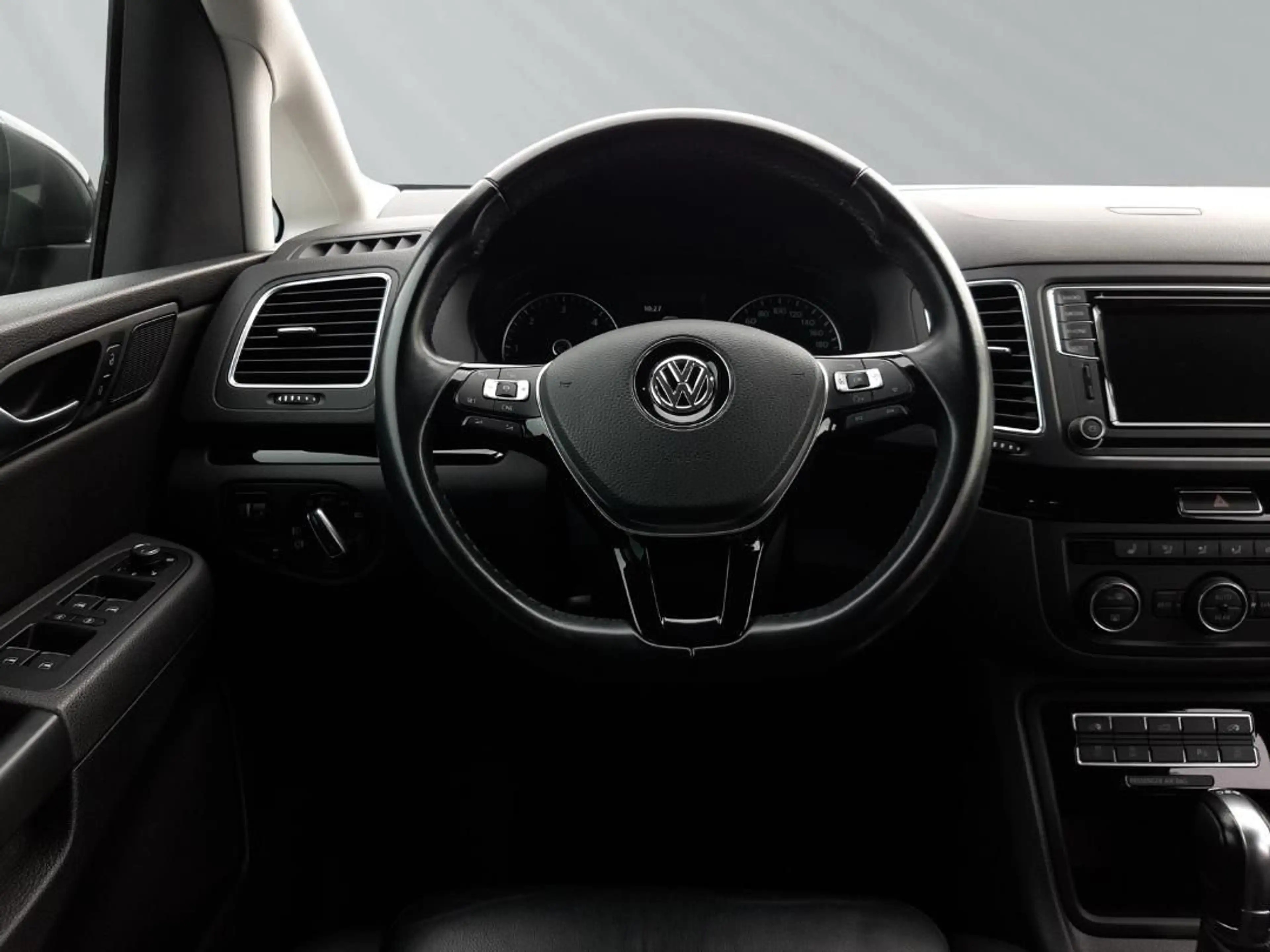 Volkswagen Sharan Highline — photo 8