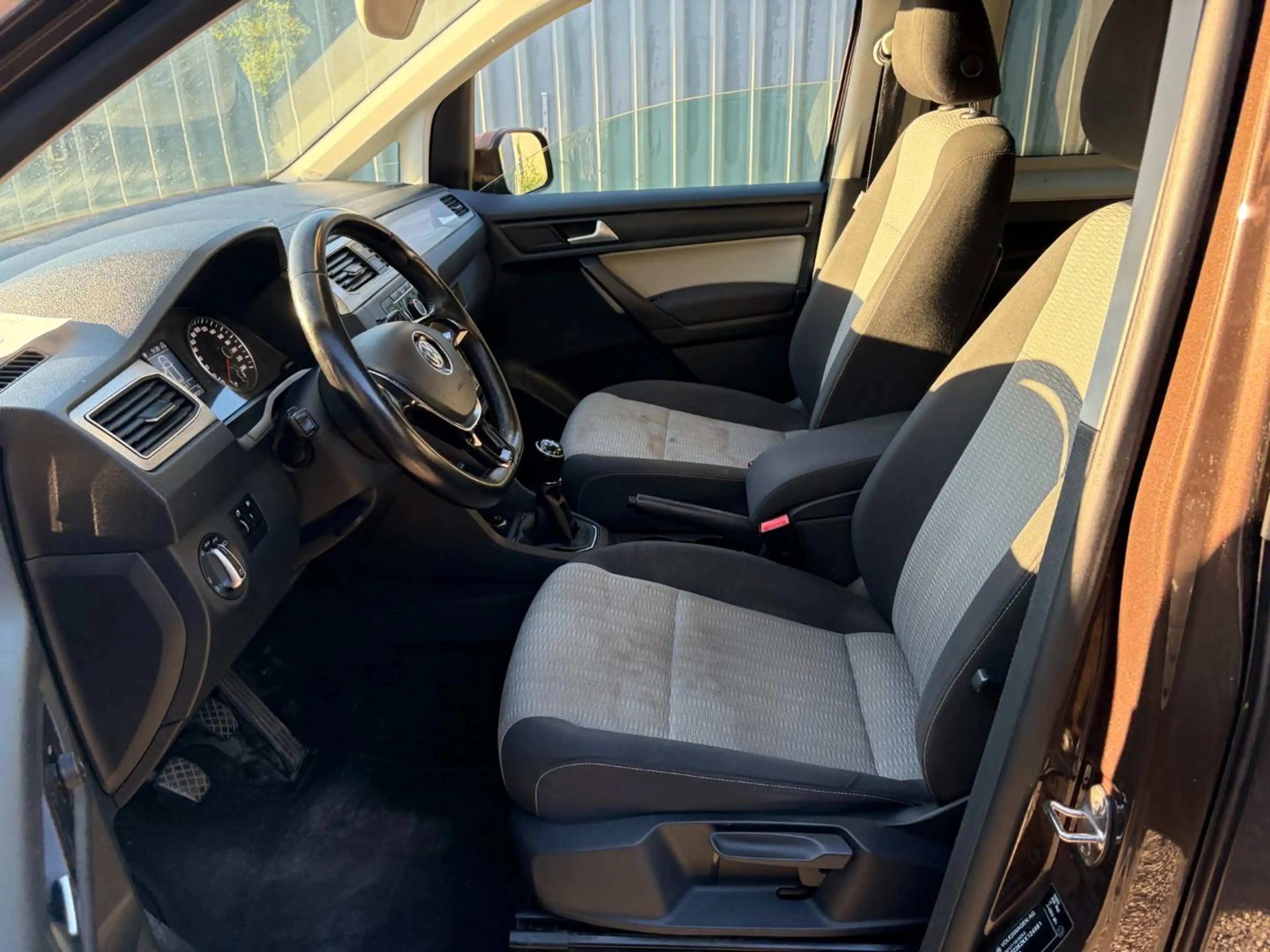 Volkswagen Caddy 1.4 TGI Maxi CNG (EU6) — photo 11