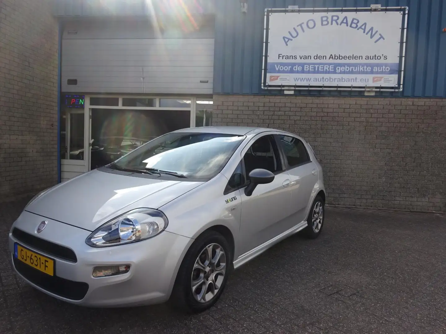 Fiat Punto Evo 0.9 TwinAir Young Grijs - 1