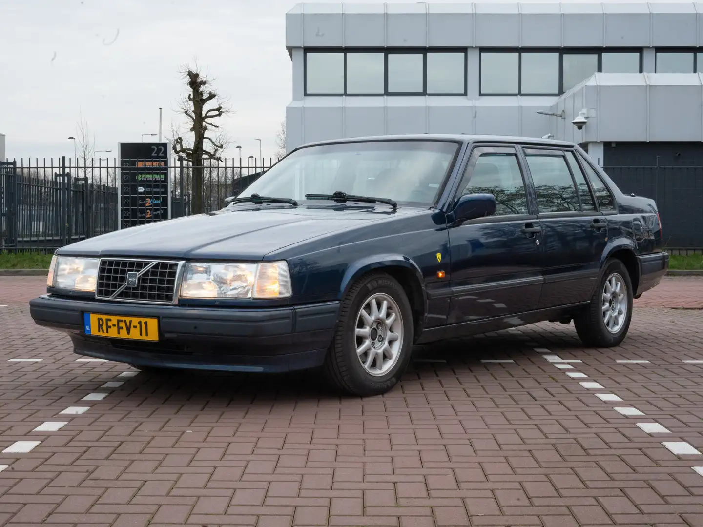 Volvo 940 2.3 T Luxury-Line Blue - 1