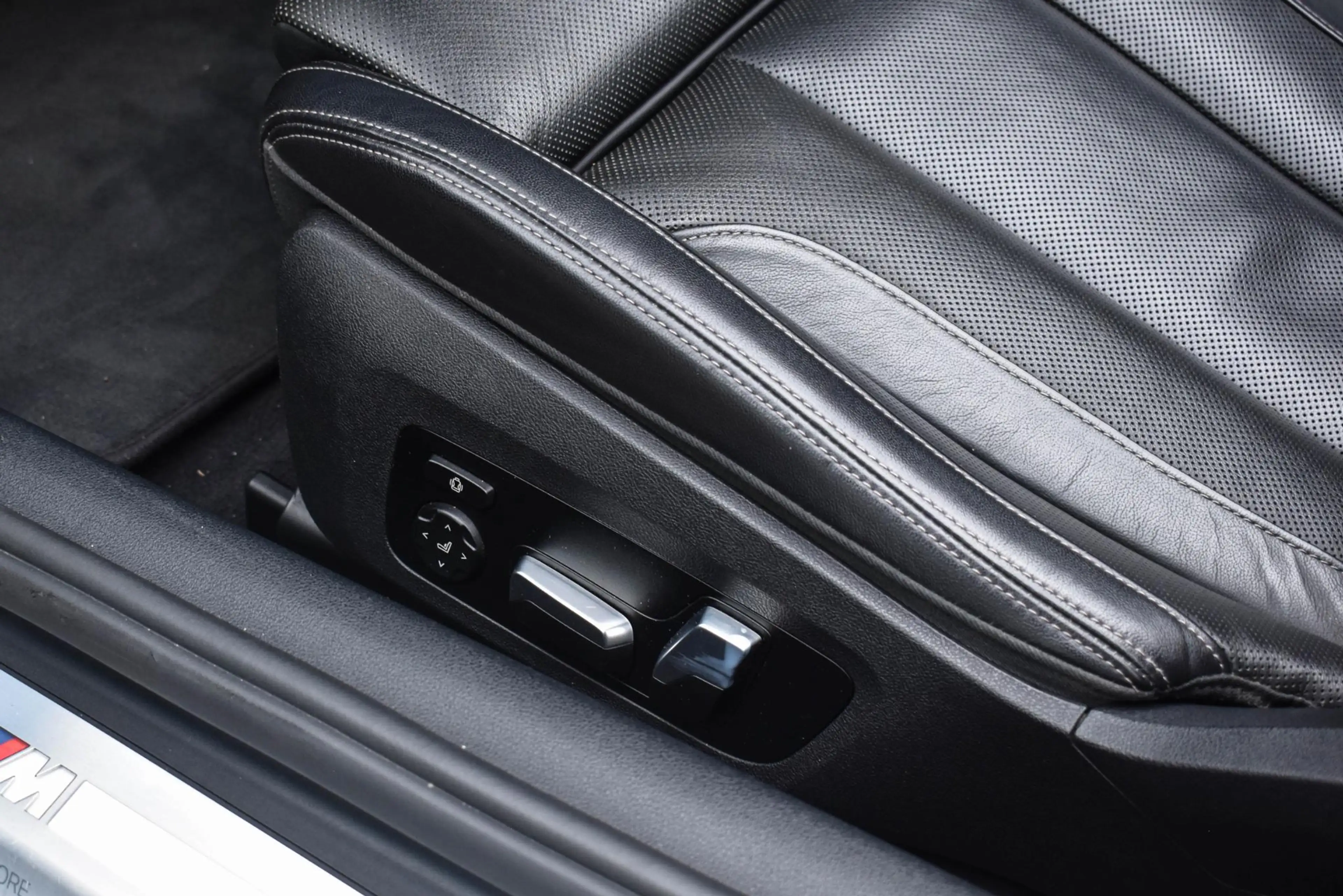 BMW 840 8-serie 840i xDrive High Executive M-Sport Zitklim — photo 29