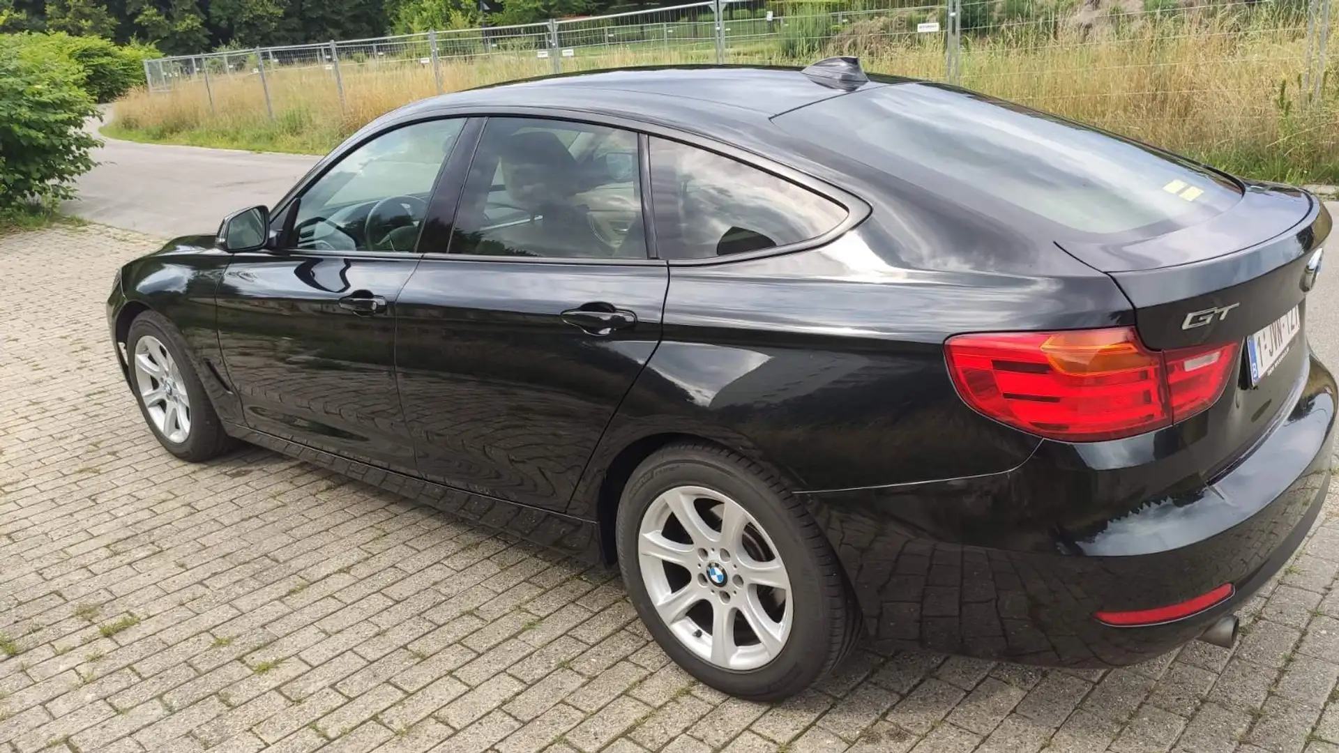 BMW 320 320d GT Aut. Siyah - 2