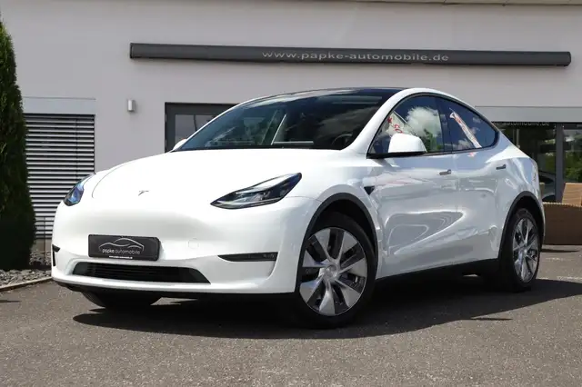 Tesla Model Y Long Range Dual AWD ++MWST+1.HAND+PANO++