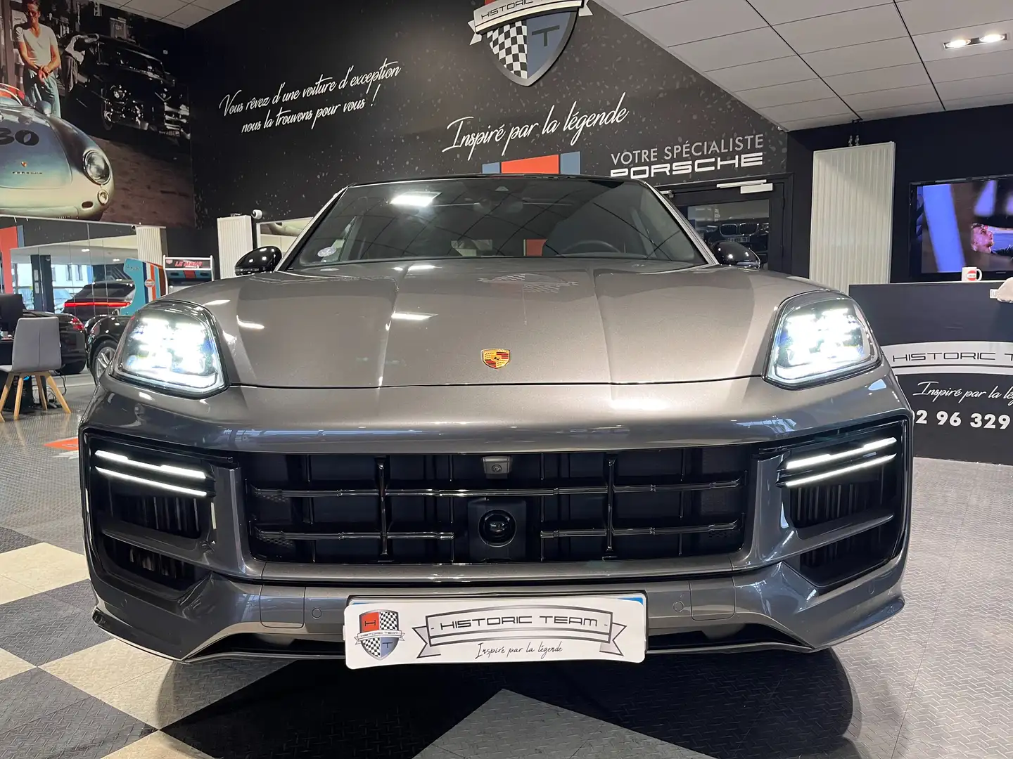 Porsche Cayenne COUPE (9YB) 4.0 V8 739CH TURBO E-HYBRID Gris - 2