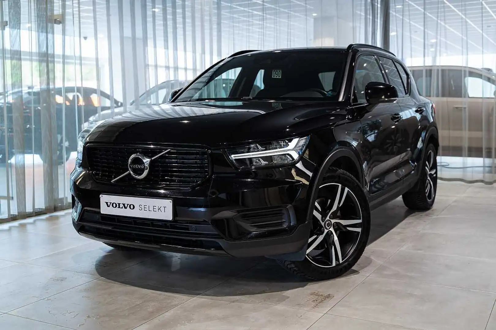 Volvo XC40 R-Design D3 AWD Geartronic Zwart - 1