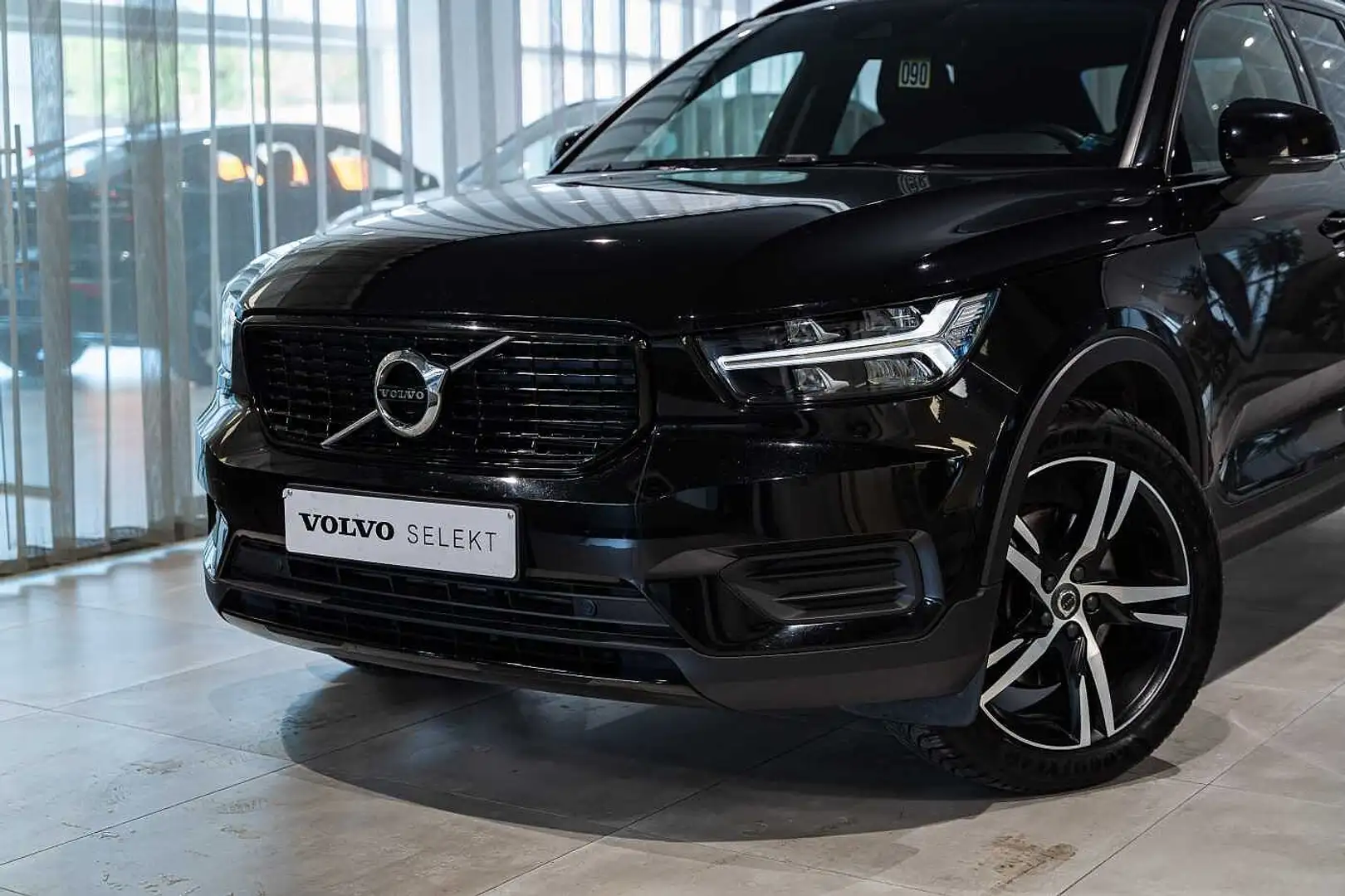 Volvo XC40 R-Design D3 AWD Geartronic Zwart - 2