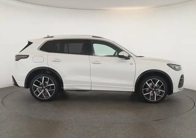 Volkswagen Tiguan view 6