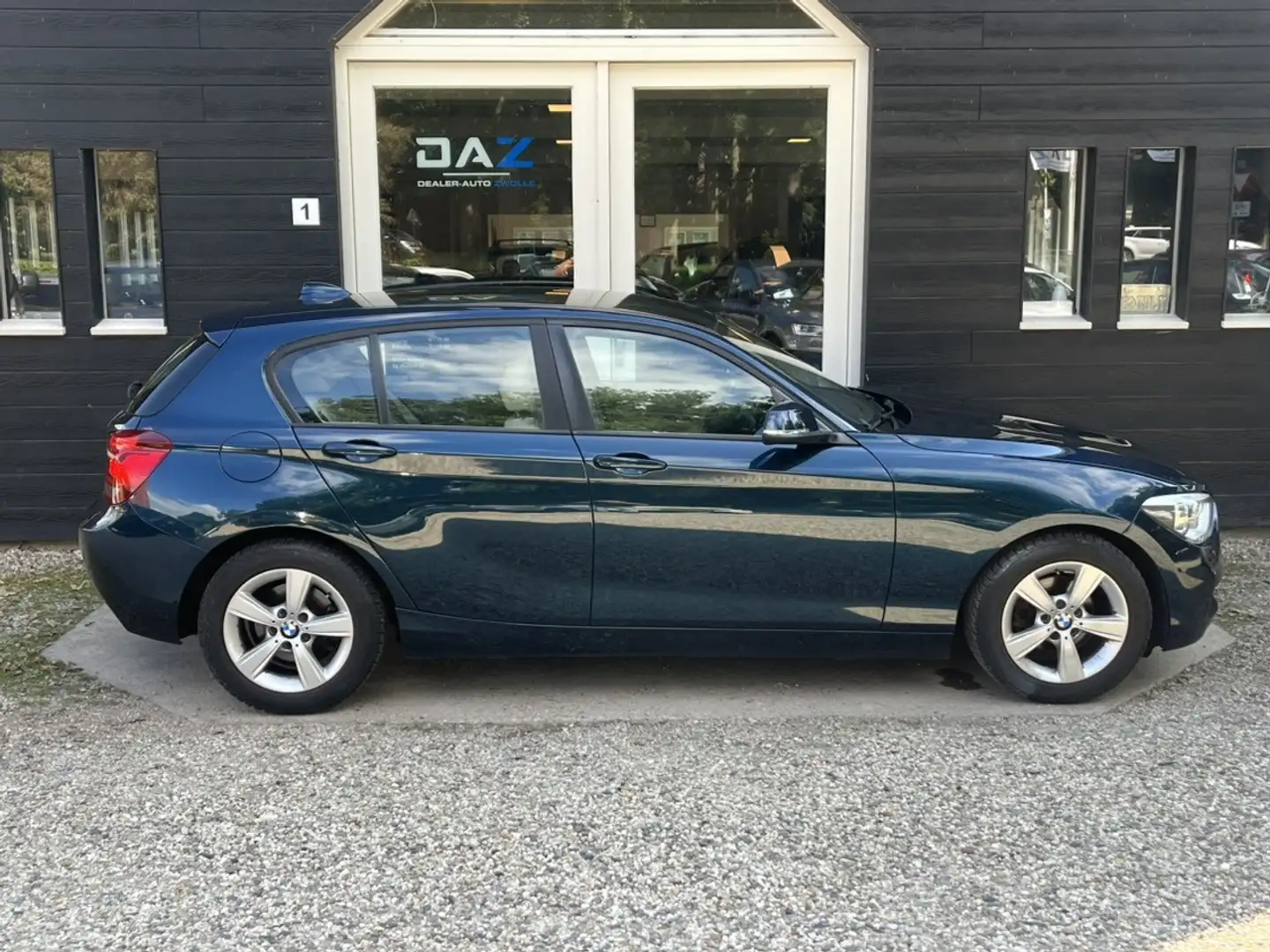 BMW 114 1-serie 114i Upgrade Edition Ecc/Audio/Navi/Leer/P Blauw - 2