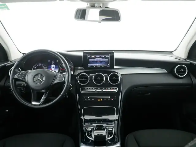 Mercedes-Benz GLC view 9