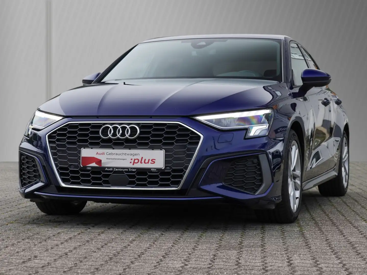 Audi A3 Sportback 35 TFSI S-line S-tronic Blau - 2