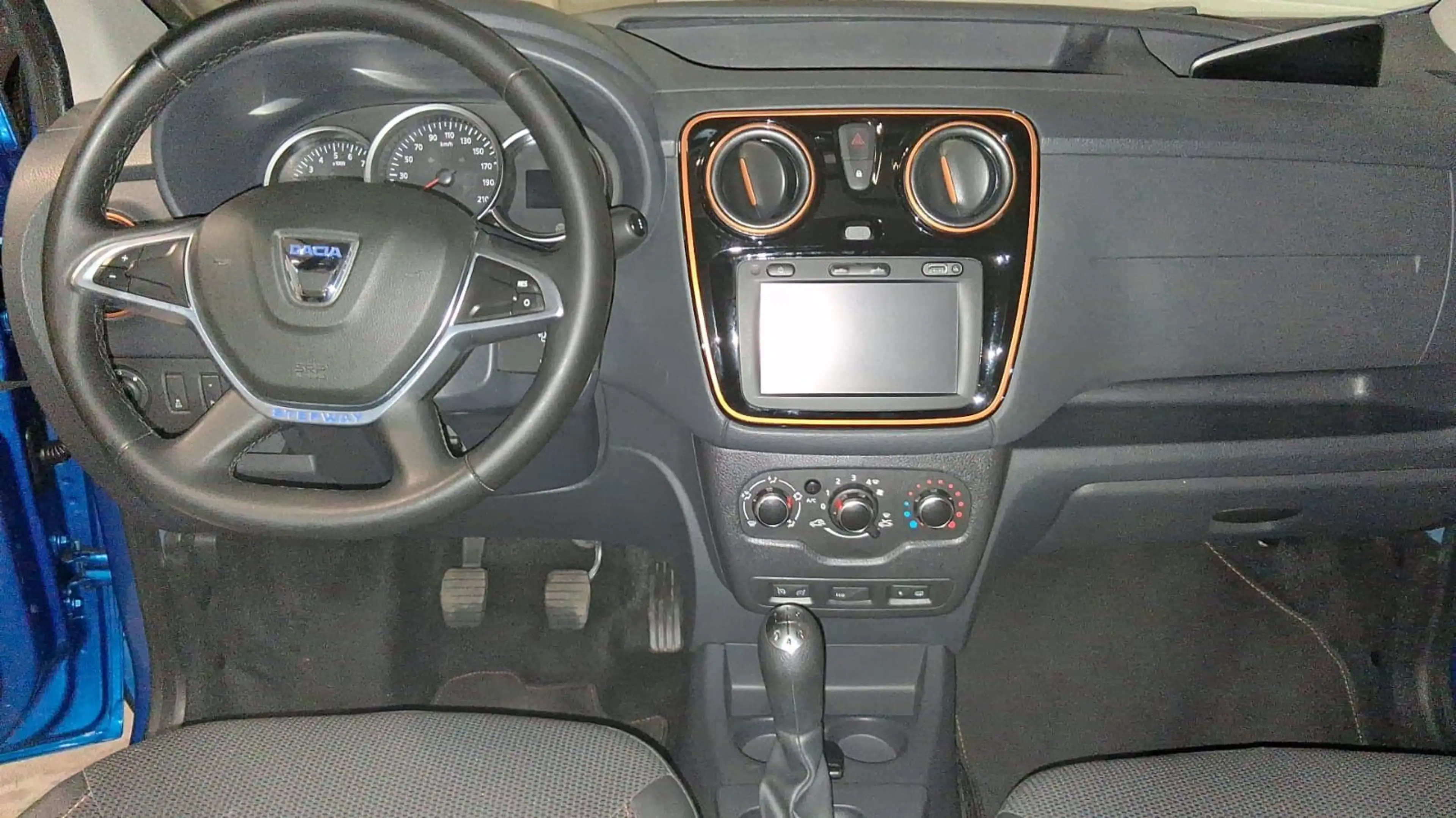 Dacia Dokker Stepway Celebration — photo 8