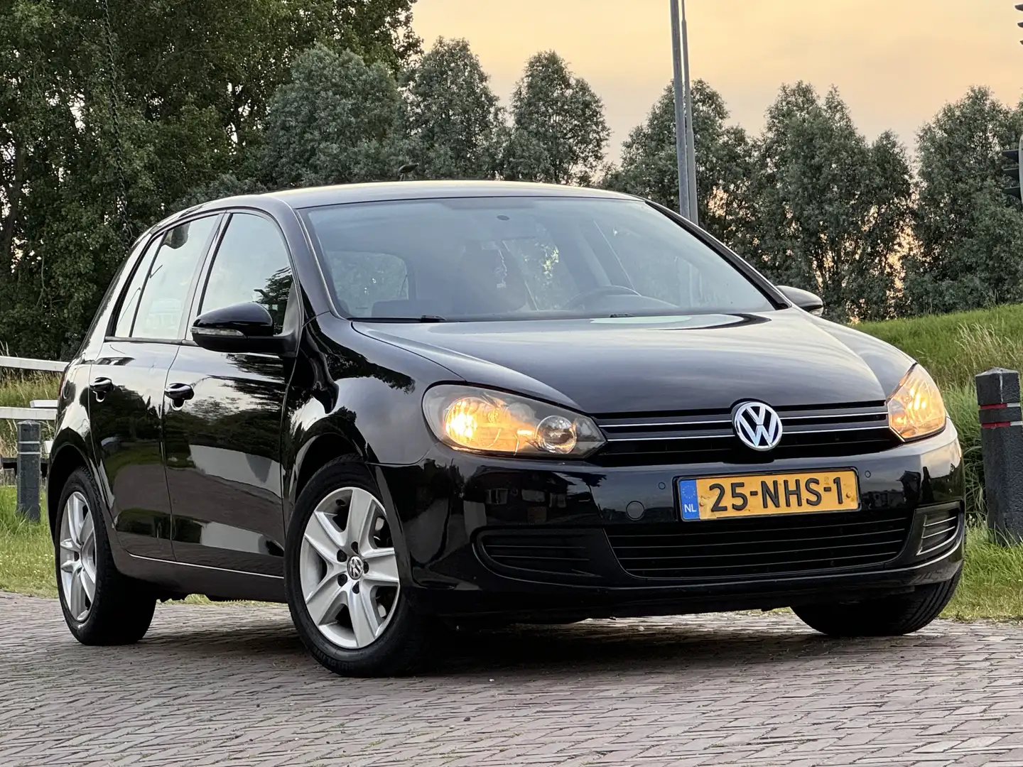 Volkswagen Golf 1.4 TSI DSG Comfortline Zwart - 1