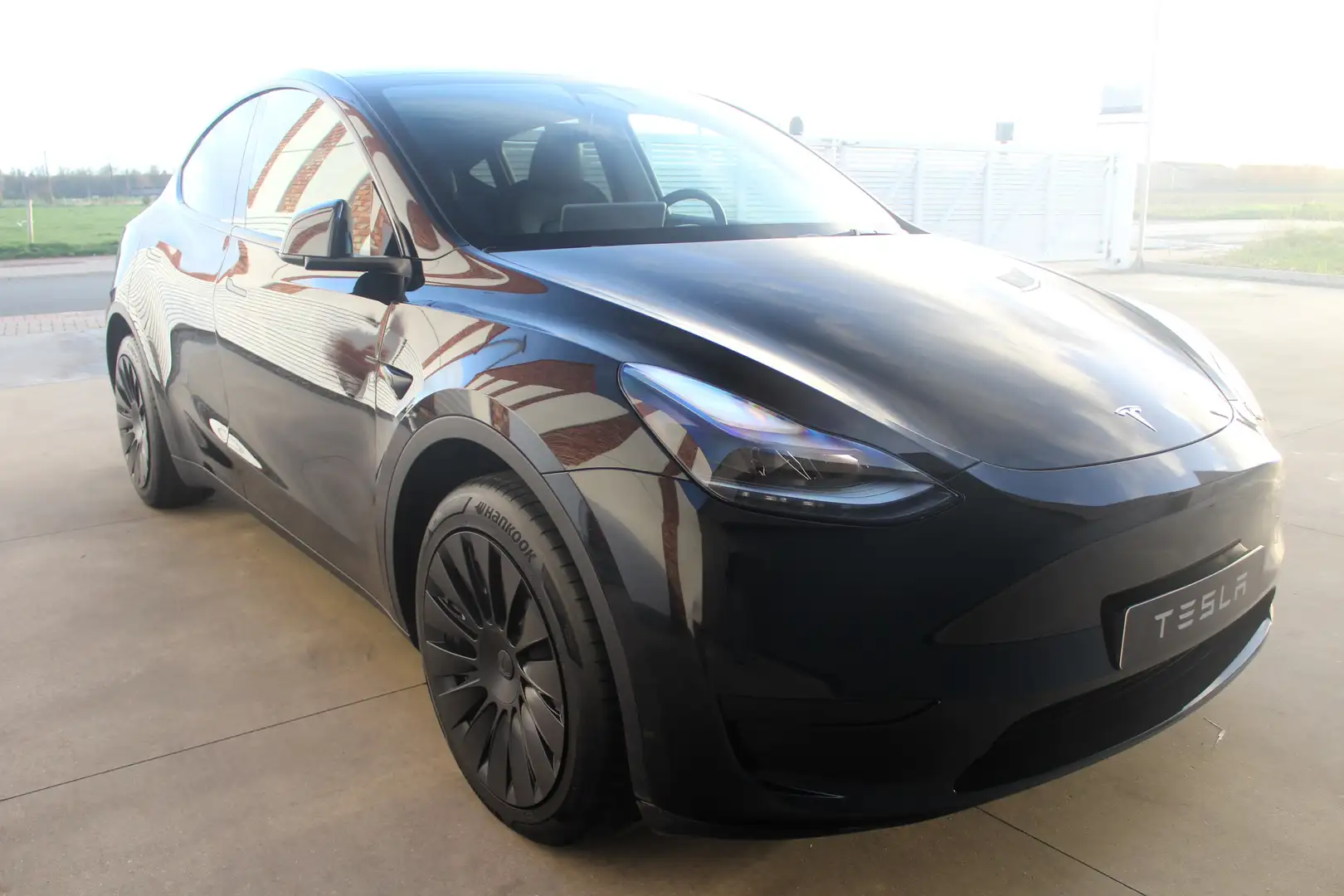 Tesla Model Y 60Kw RWD Solid Black Zwart - 2