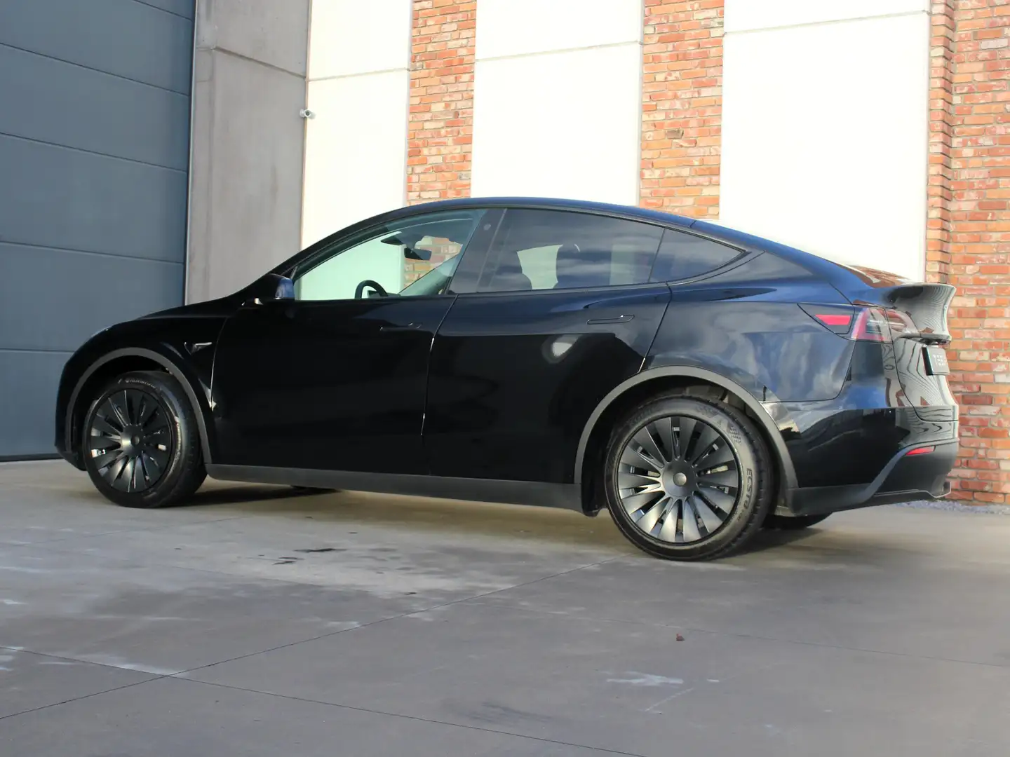 Tesla Model Y 60Kw RWD Solid Black Zwart - 1