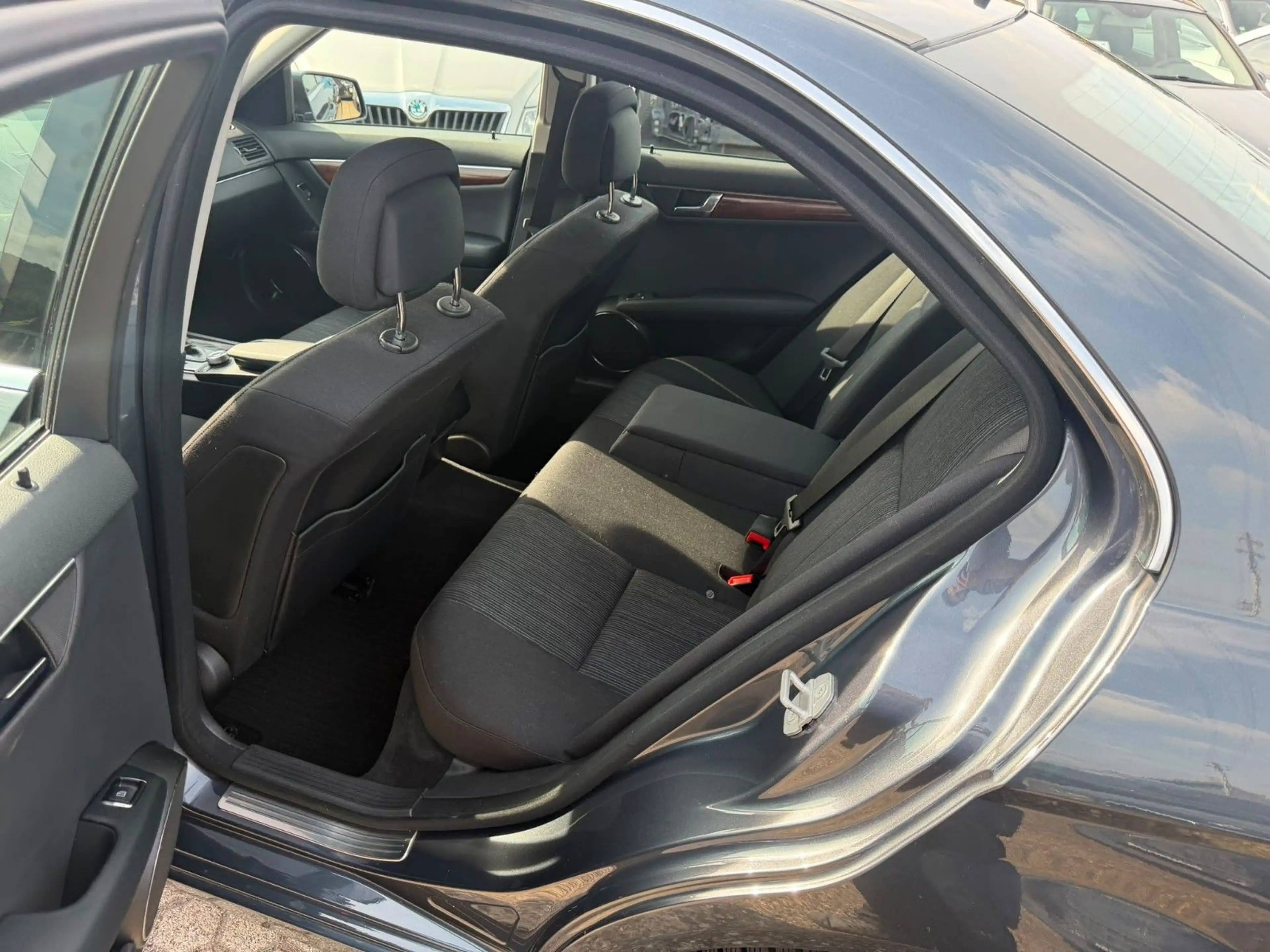 Mercedes-Benz C 180 Kompressor AUTOMATIK/SHZ/AHK — photo 12