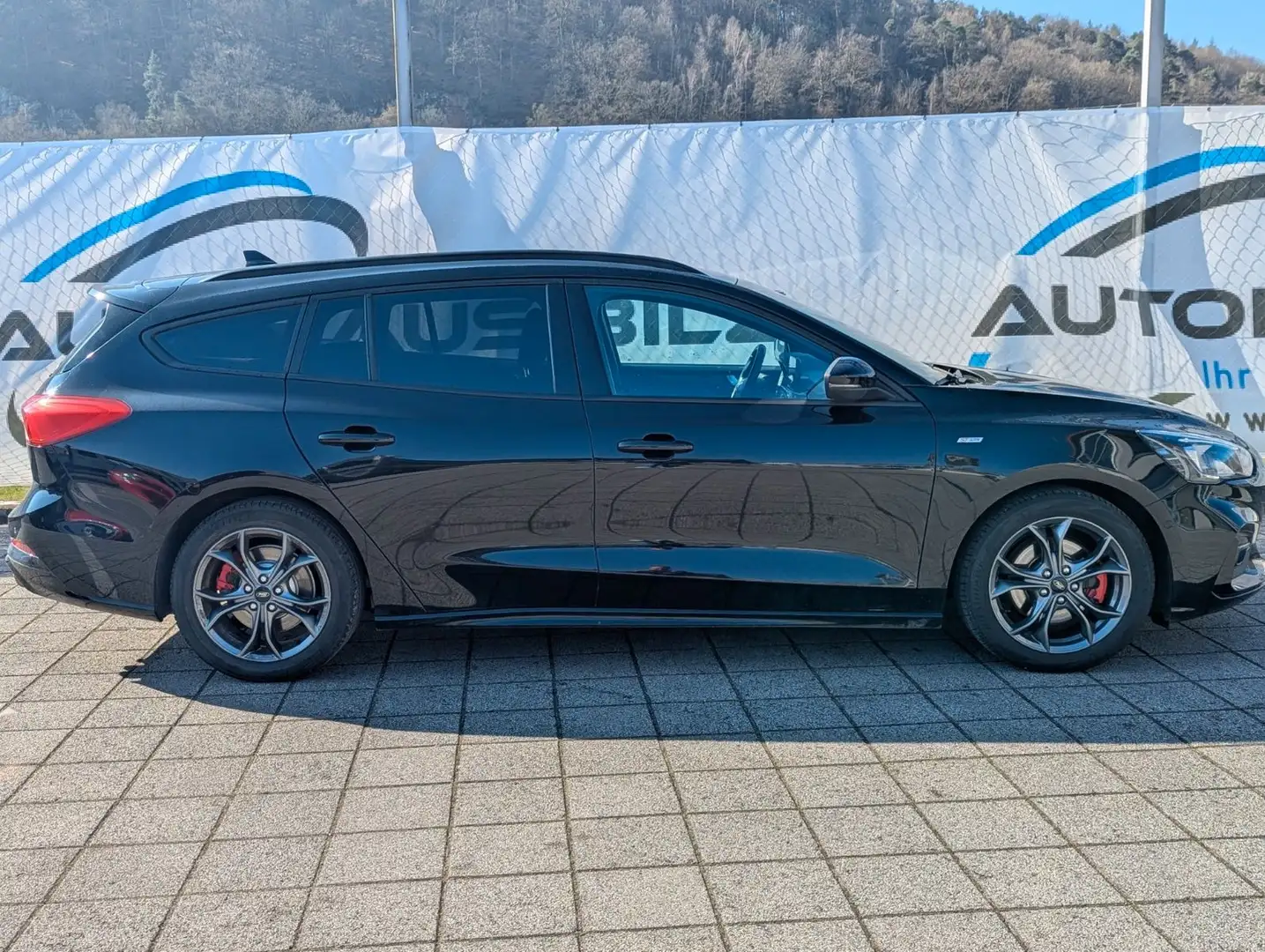 Ford Focus Turnier ST-Line*Automatik* Noir - 2