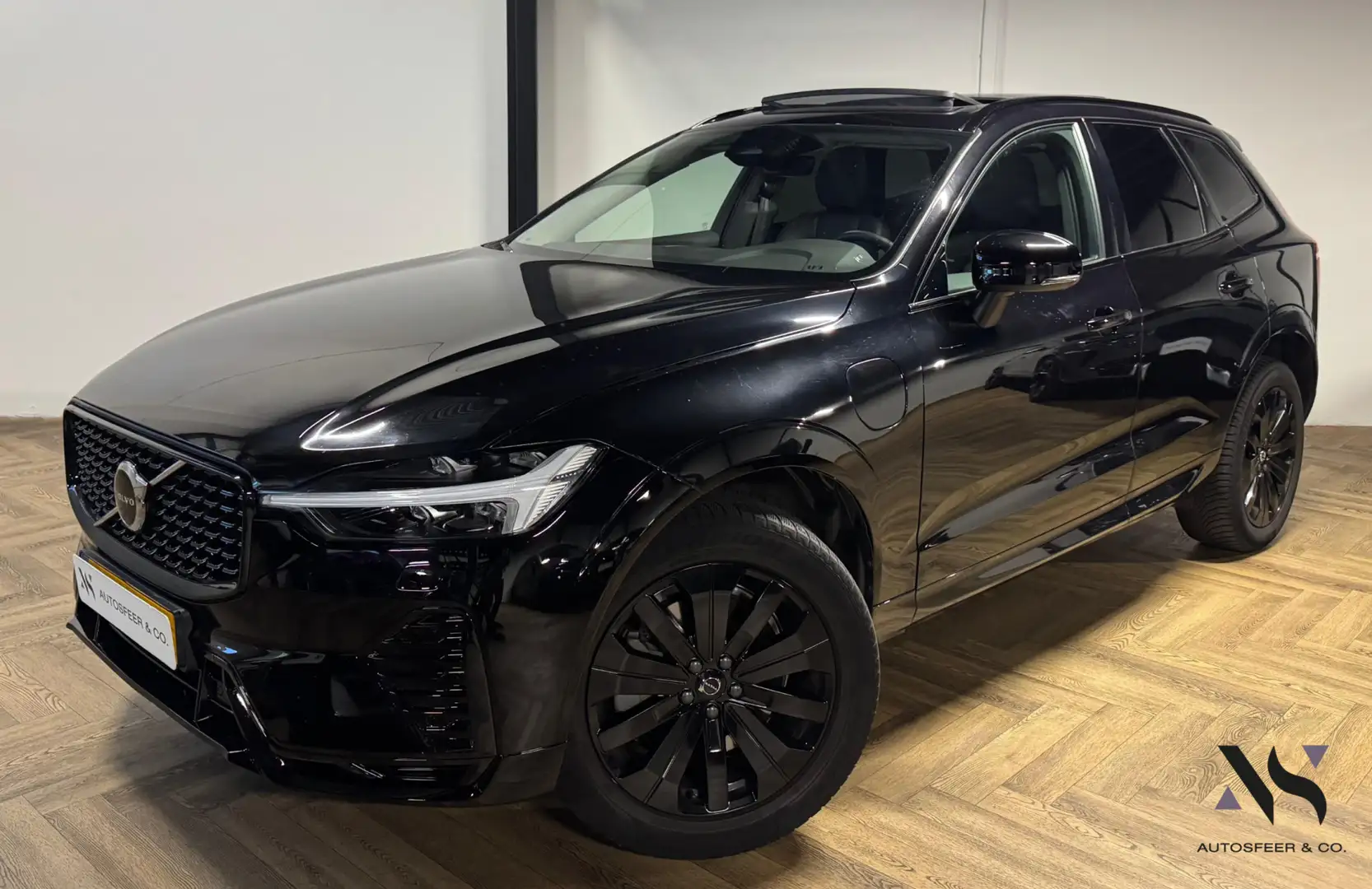 Volvo XC60 2.0 T6 Plug-in hybrid AWD Ultimate Bright PANO VOL Zwart - 1