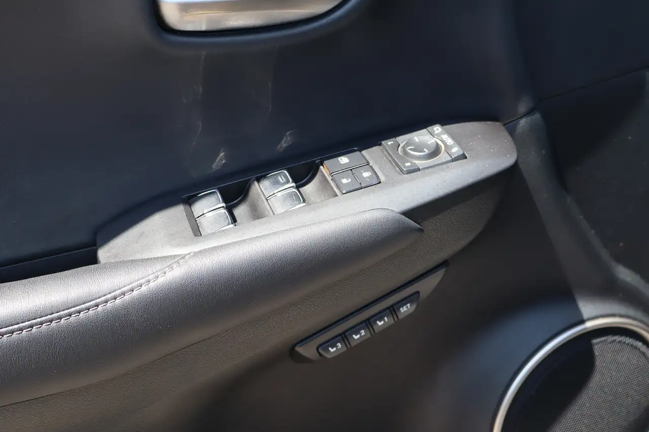 Lexus NX снимка Lexus NX